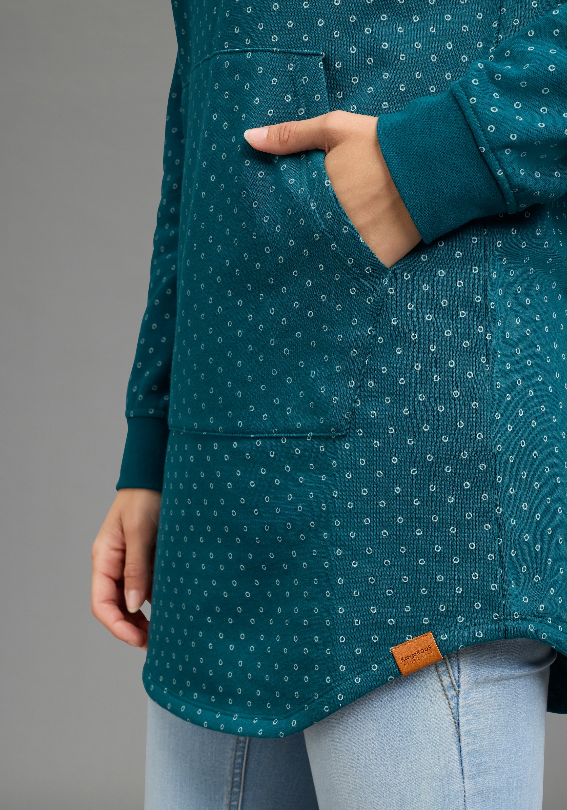 KangaROOS Longsweatshirt , mit Kapuze und Kordelzügen, figurumspielende Passform
