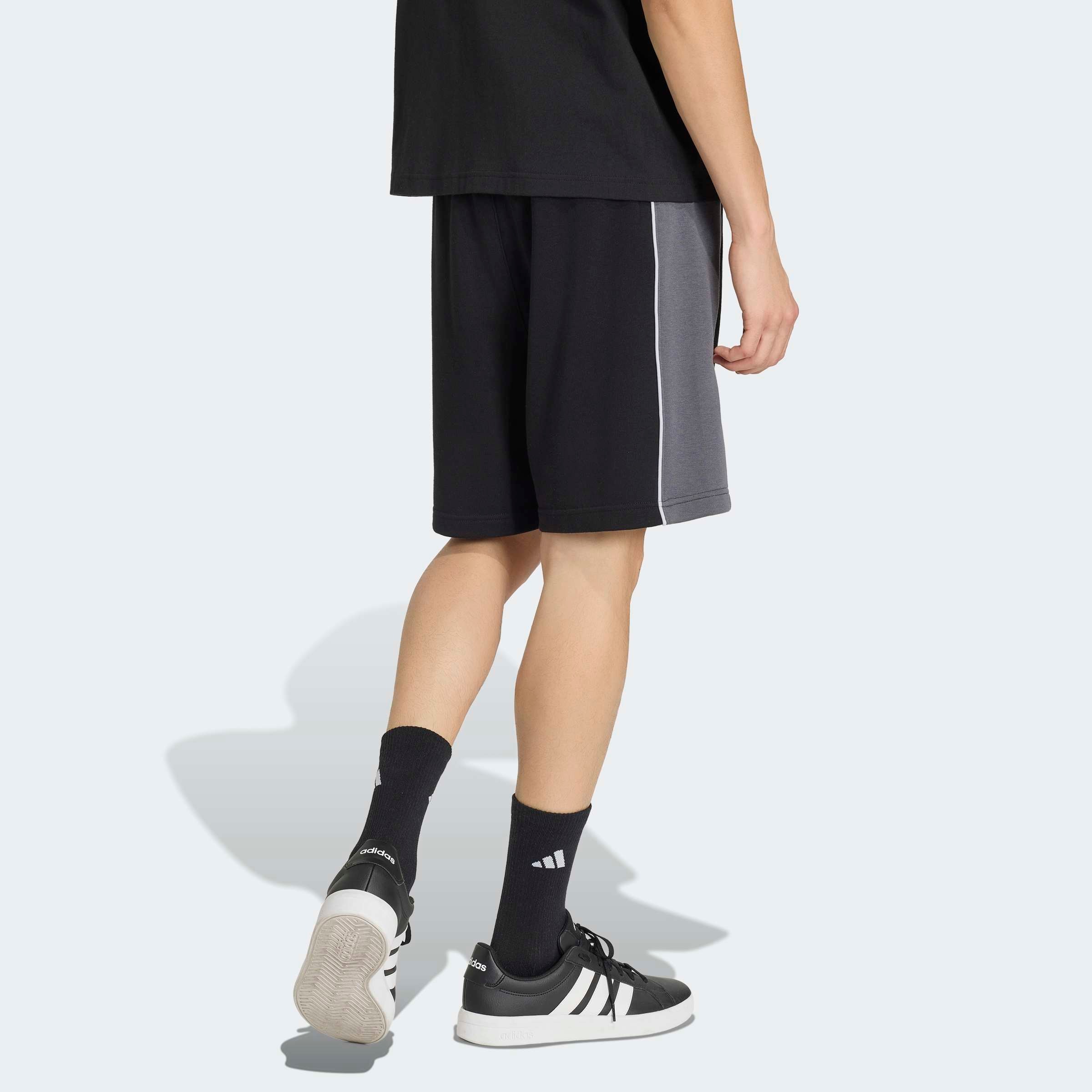 adidas Sportswear Shorts »SEASONAL ESSENTIALS FLEECE-, COLOURBLOCKING«  ohne Verschluss, aus Baumwolle, Polyester und Viskose, normale Weite