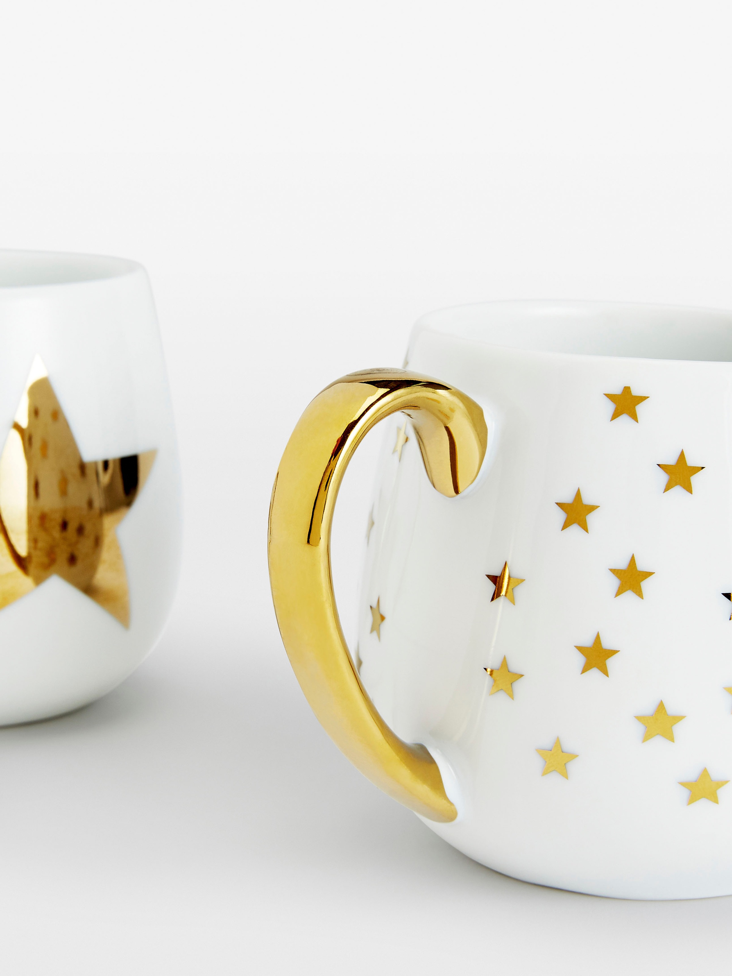 Retsch Arzberg Becher »GOLD STAR«, (Set, 4 tlg., 4 Trink-/Henkelbecher ca.  370ml für Kaffee, Tee, Kakao, Glühwein etc.), zwei verschiedenen goldenen  Sterndekoren im Set sortiert, 4-teilig | BAUR