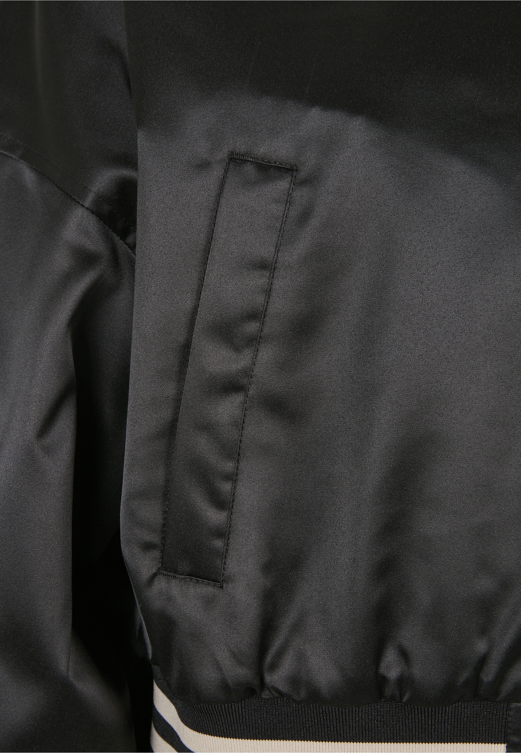 URBAN CLASSICS Collegejacke »Urban Classics Damen Ladies Short Oversized Satin College Jacket« 1 Stk. tlg. ohne Kapuze