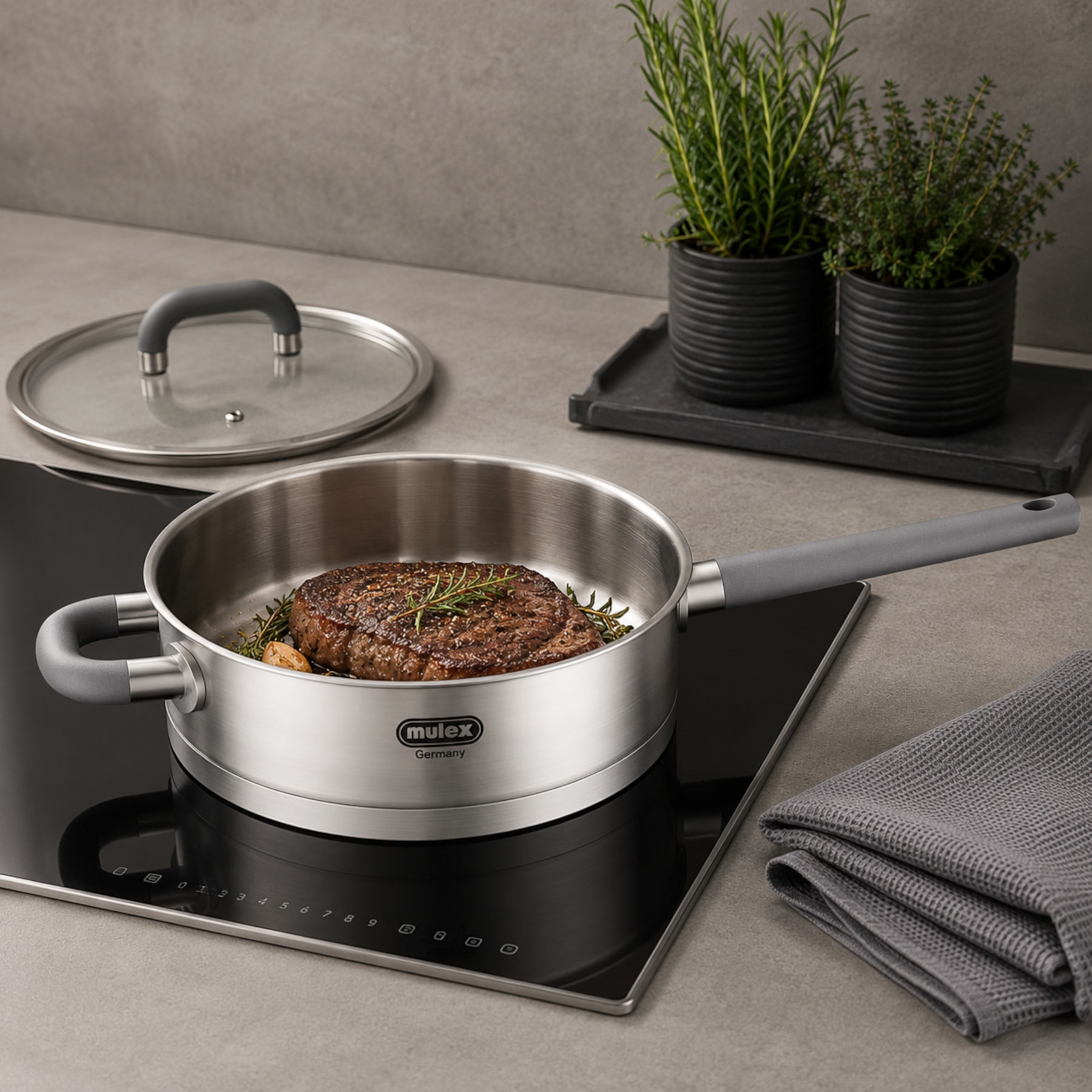 Mulex Bratpfanne »LUGANO« Edelstahl 18/10 mit Deckel, Messskala, Schüttrand, Kapselboden, Ø 24 cm, Induktion