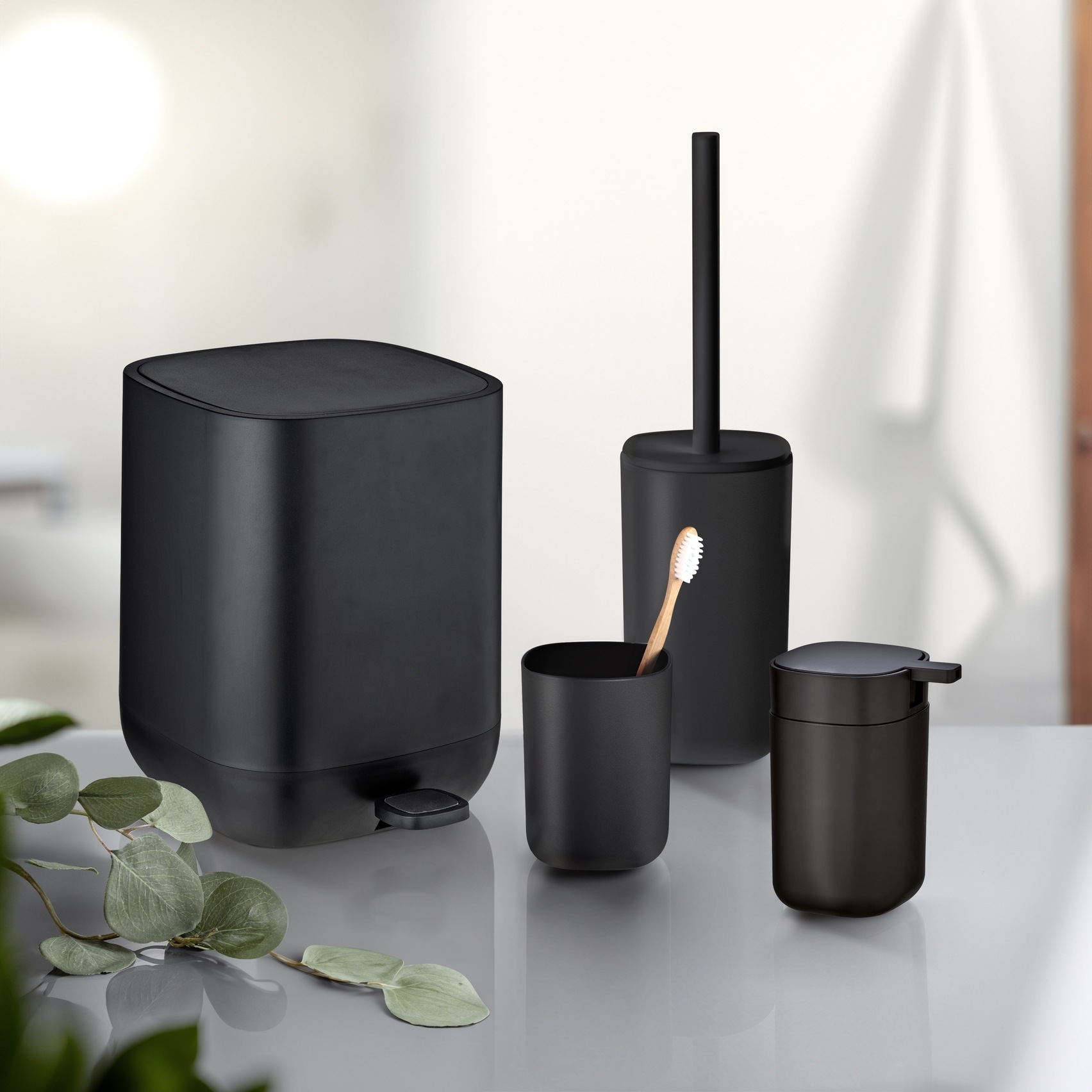 WENKO Badaccessoire-Set "Davos" Seifenspender, Zahnputzbecher, WC-Garnitur günstig online kaufen