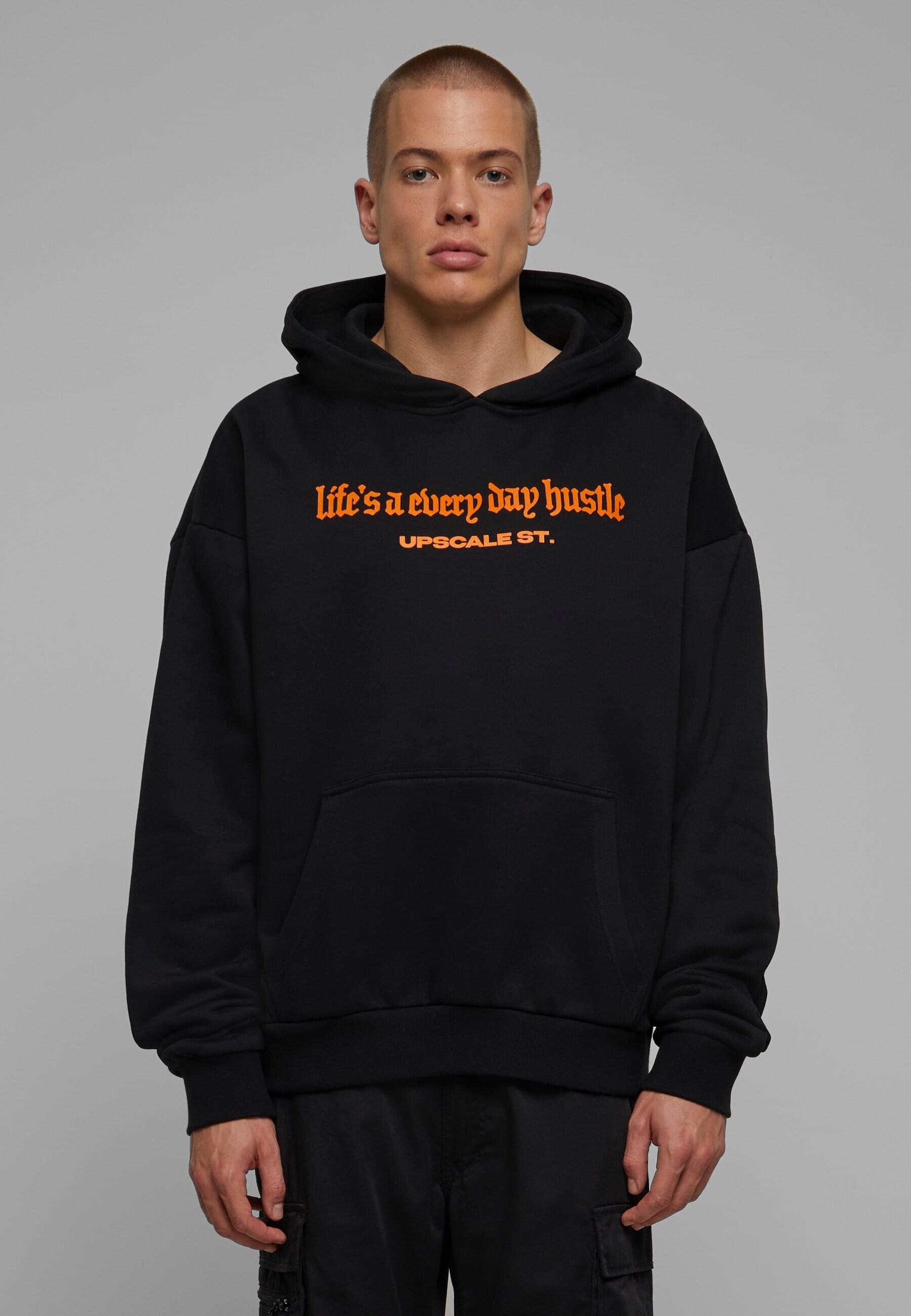Upscale by Mister Tee Kapuzensweatshirt »Upscale by Mister Tee Herren Hustle Ultra Heavy Oversize Hoodie«, (1 tlg.)