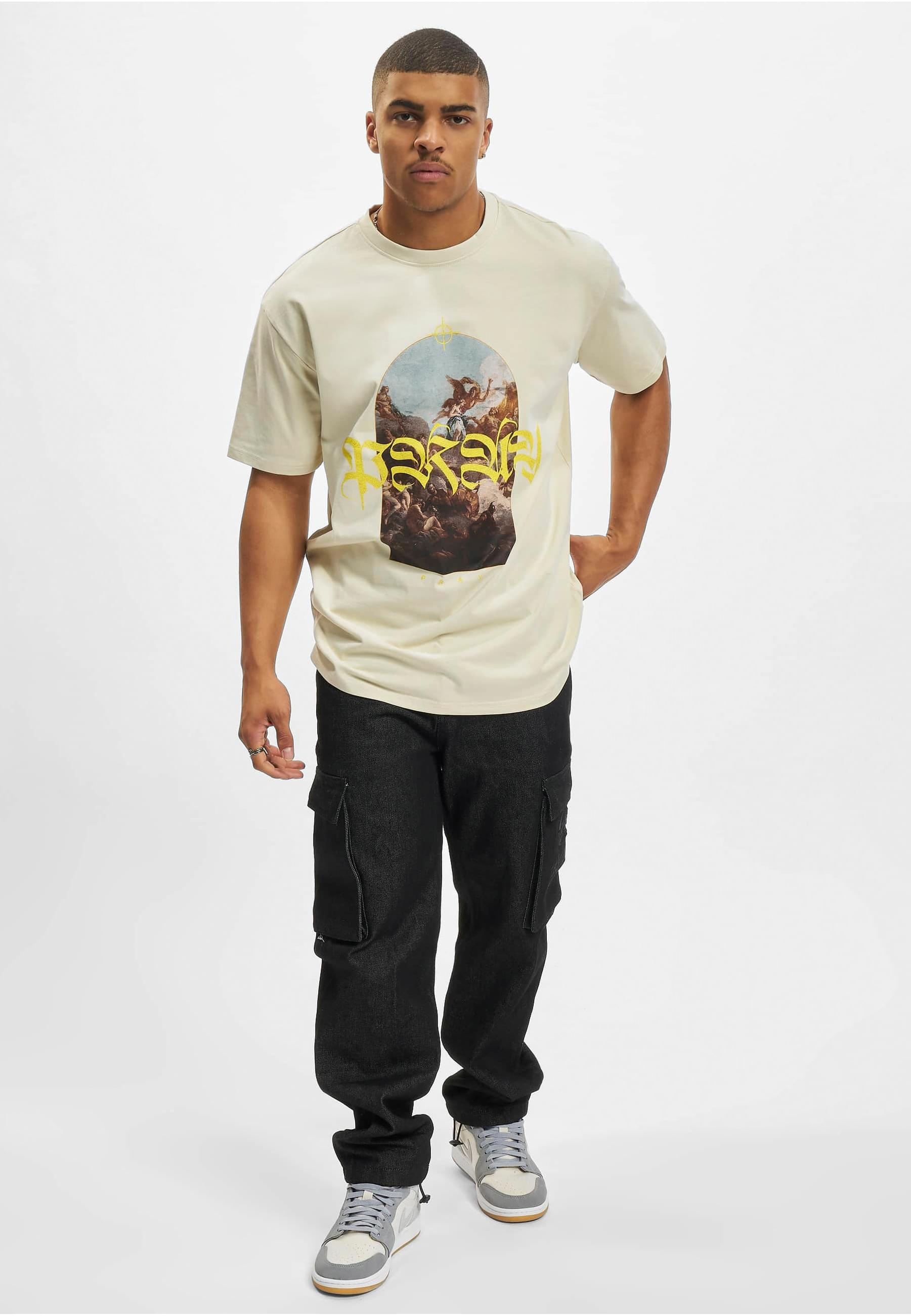MisterTee Kurzarmshirt »MisterTee Unisex Pray Painting Oversize Tee«, (1 tlg.)