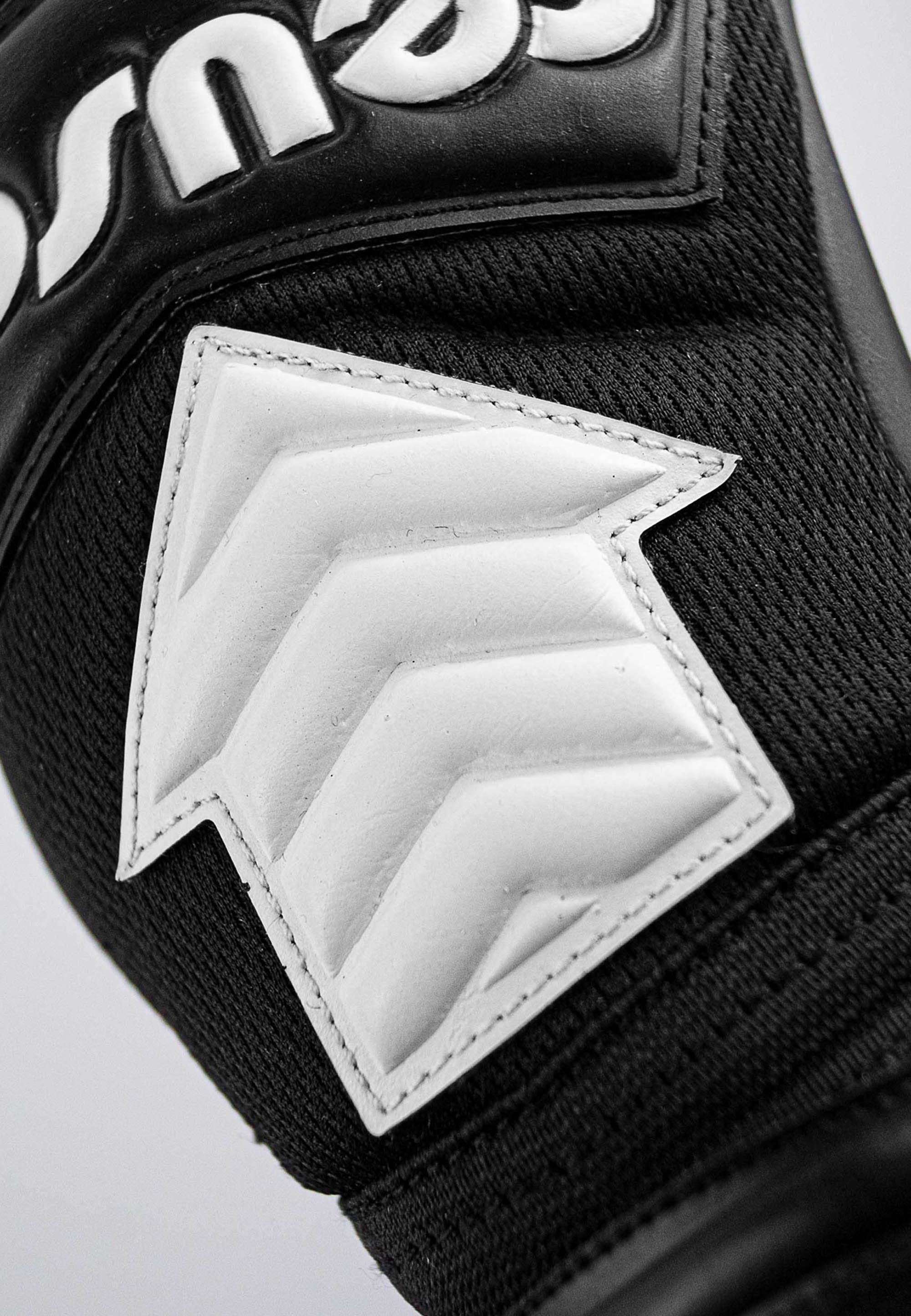 Reusch Torwarthandschuhe »Legacy Arrow Silver«, mit praktischer Aufpralldämpfung