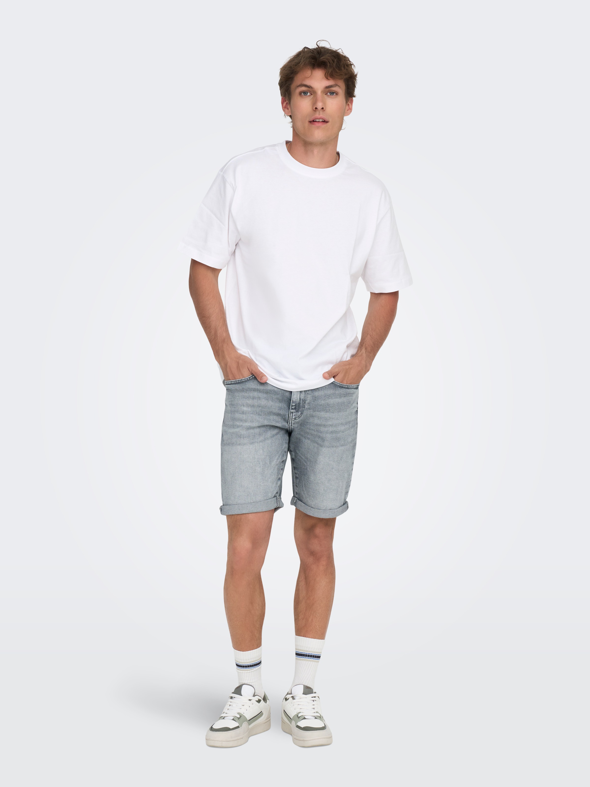Shorts ONLY & SONS "ONSPLY MBD 8772 TAI DNM SHORTS NOOS", Herren, Gr. M, N-Gr, grau (medium grau), Denim/Jeans, Obermaterial: 98% Baumwolle, 2% Elasthan, unifarben, Basic, slim fit kniefrei, Hosen Shorts 3