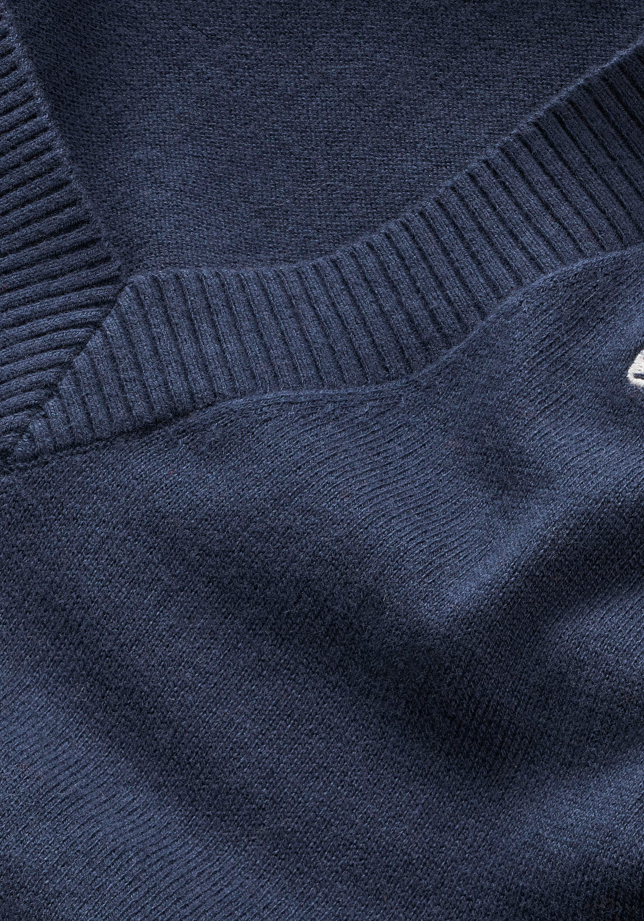 Tommy Jeans V-Ausschnitt-Pullover »TJW ESSENTIAL VNECK SWEATER«, mit Tommy Jeans Markenlabel