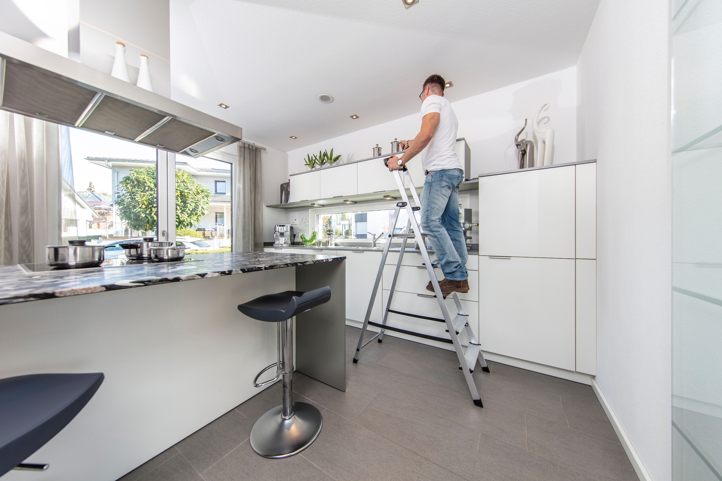 KRAUSE Stehleiter »Safety«, Aluminium, 1x5 Stufen, Arbeitshöhe ca. 305 cm