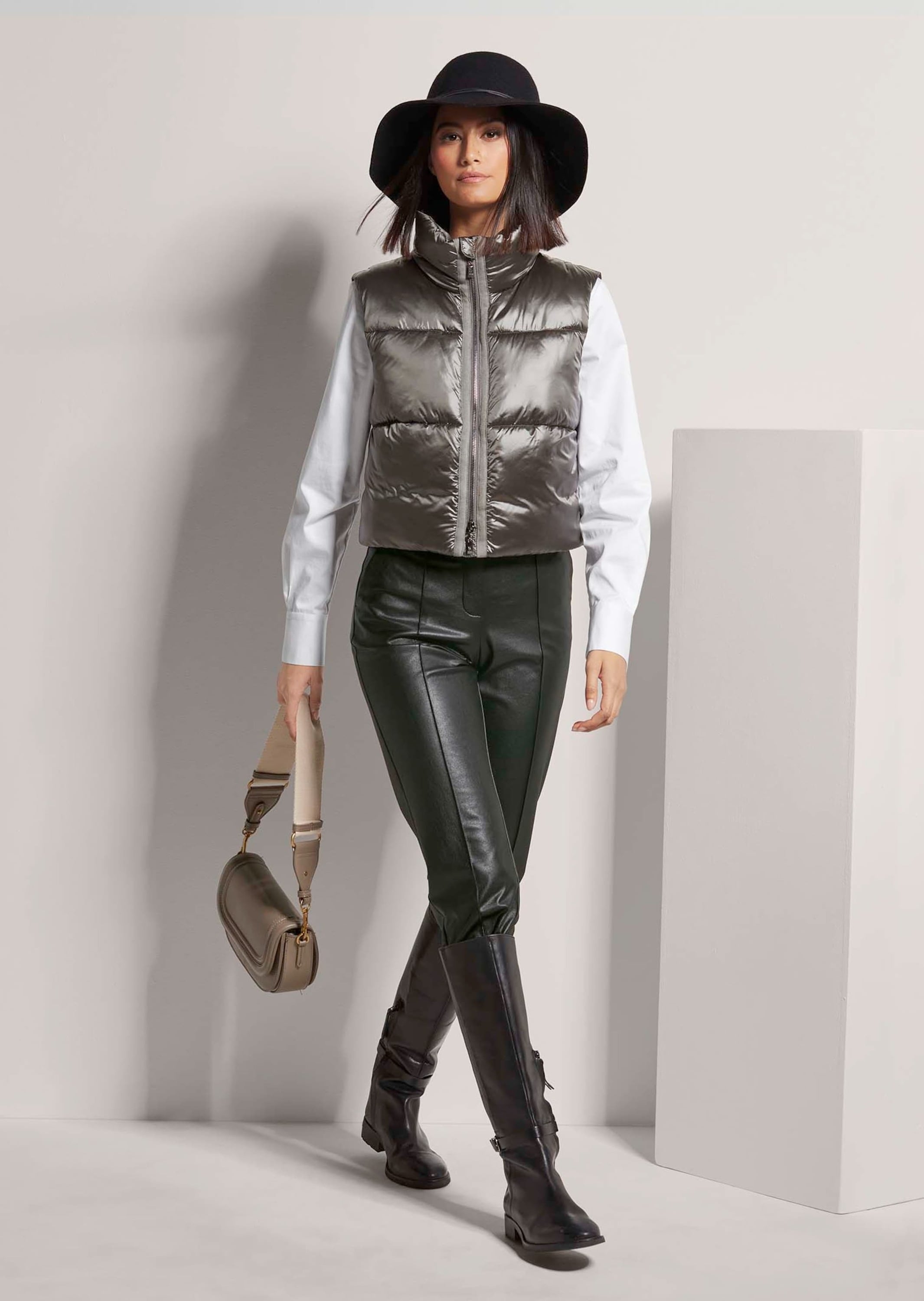 MADELEINE Kurzweste »Steppweste Sommerweste mit Glanz-Finish«
