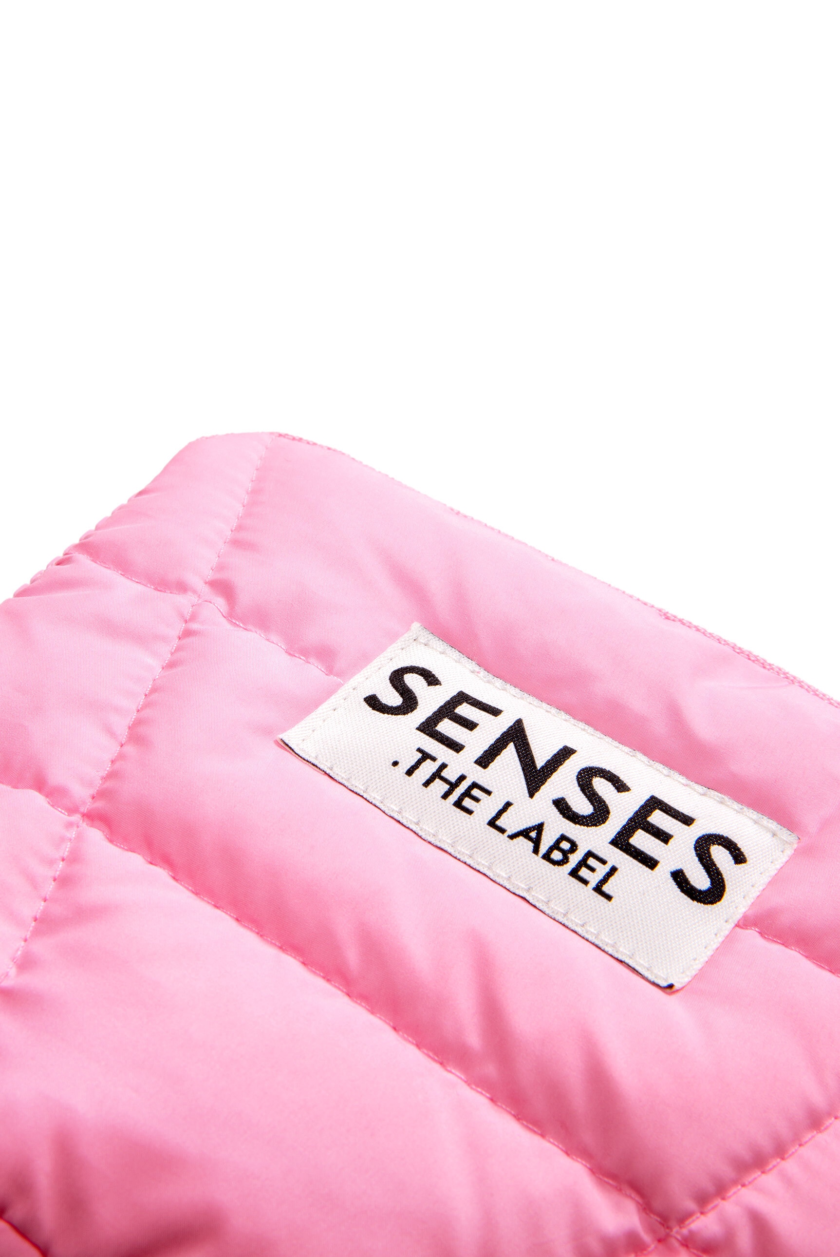 SENSES.THE LABEL Logo-Prägung