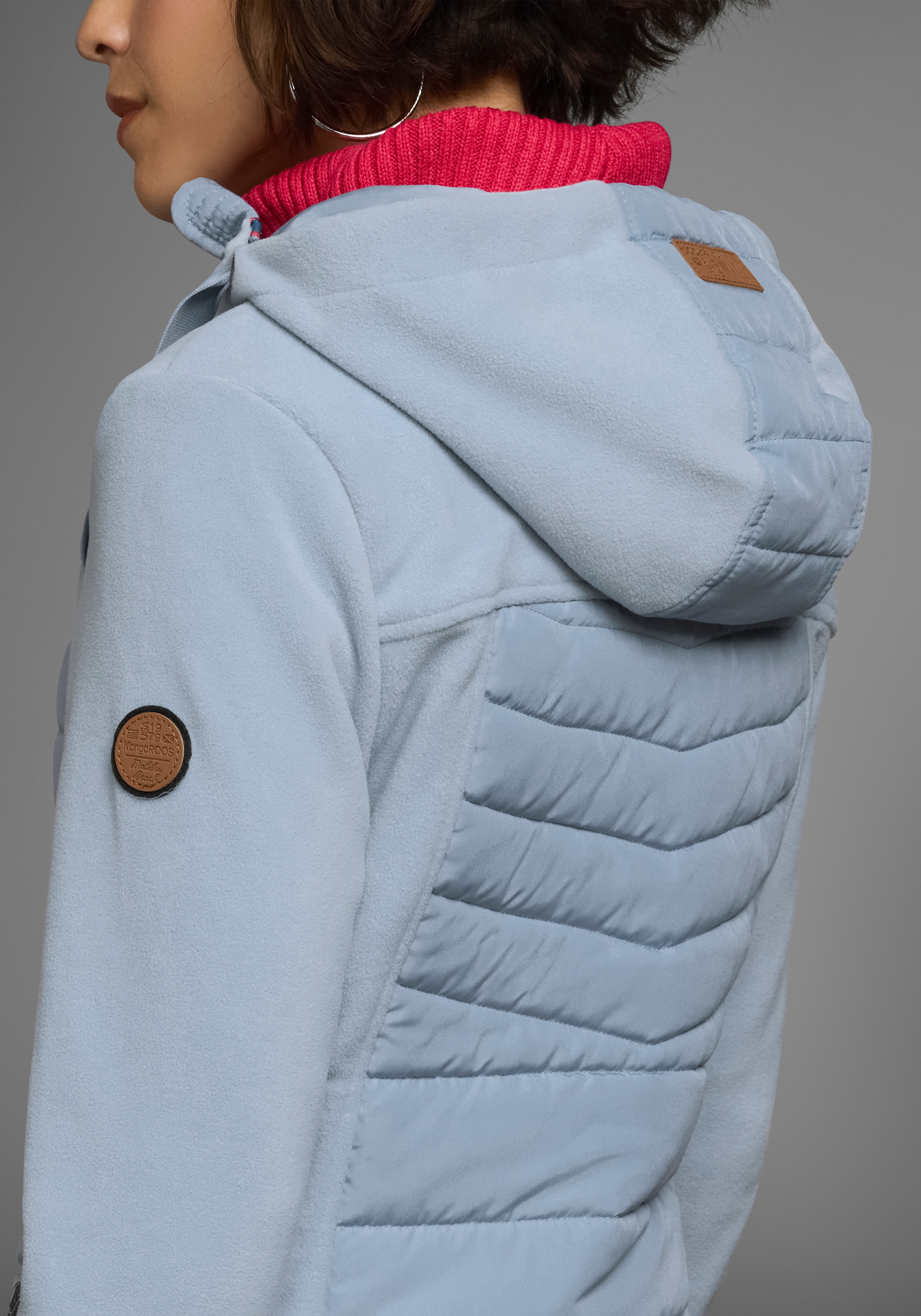 KangaROOS Langjacke, mit Kapuze, leichter Webstoff, figurbetonter Schnitt, mit Kapuze