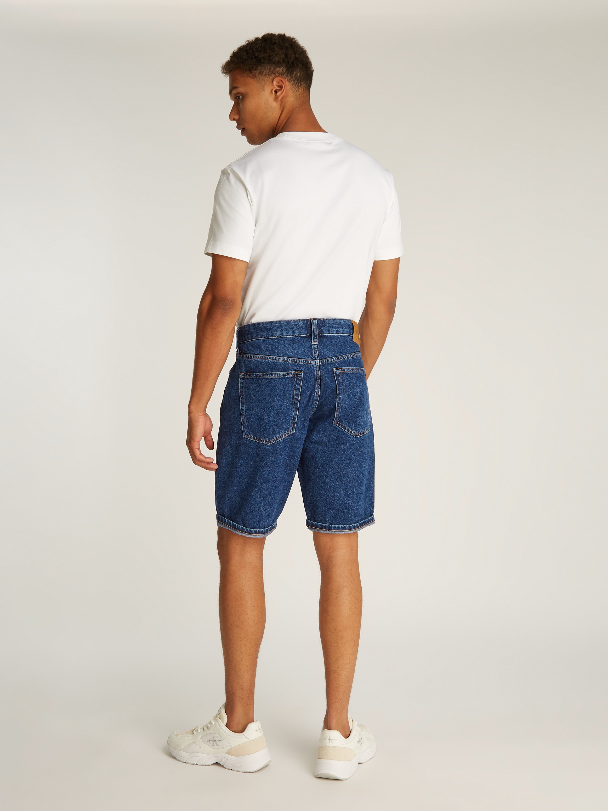 Calvin Klein Jeans Shorts »REGULAR SHORT«, in dunkelblauer Waschung