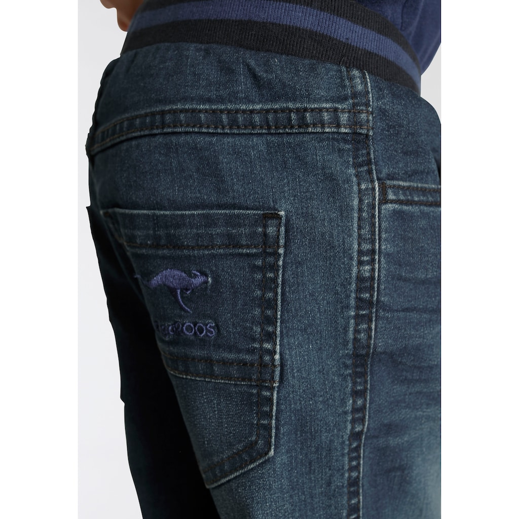 KangaROOS Schlupfjeans », bequeme Passform mit Logo-Stickerei«