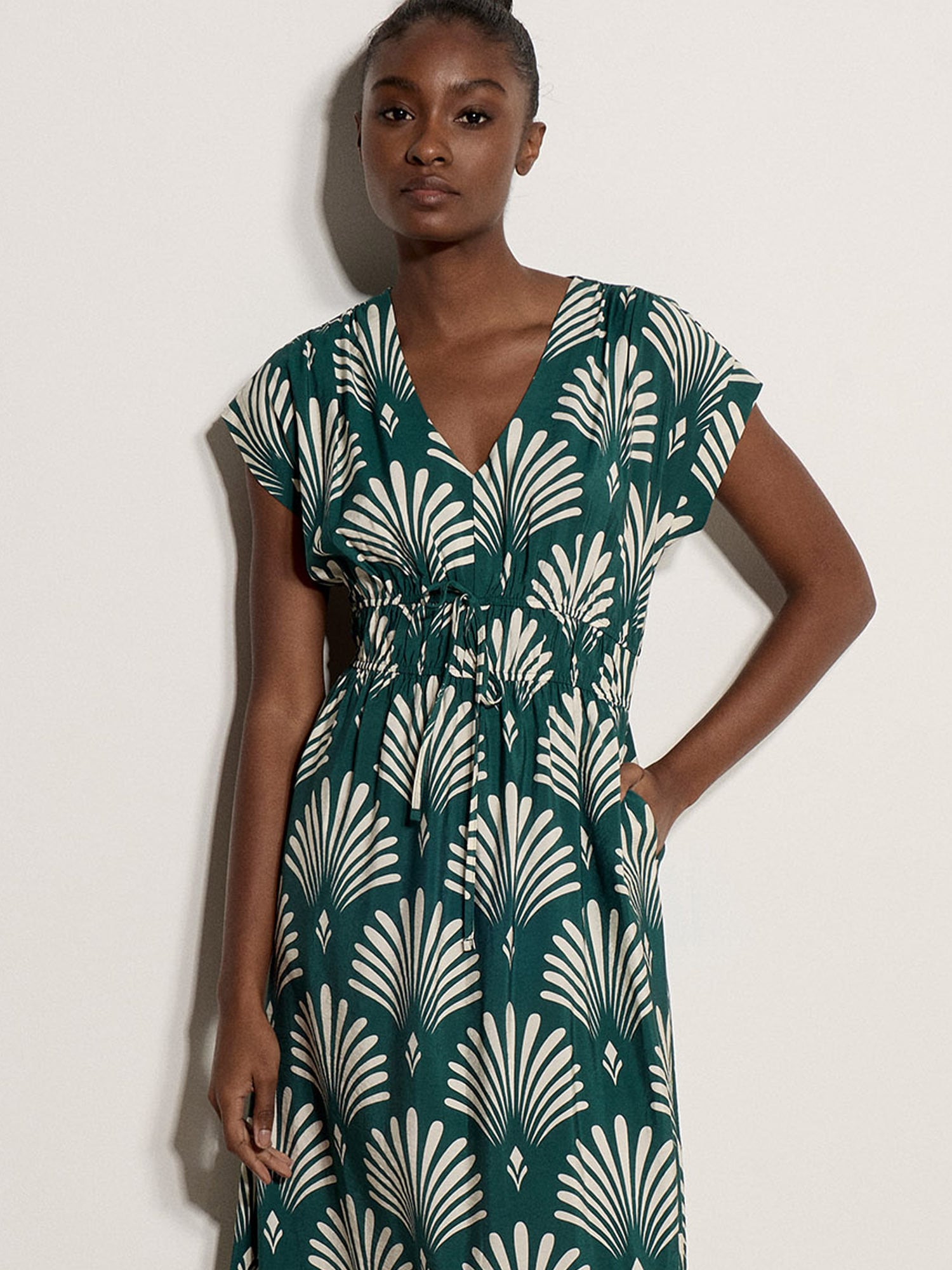 Apricot Midikleid »Midaxi-Kleid mit Fächerprint« mit Bindeband