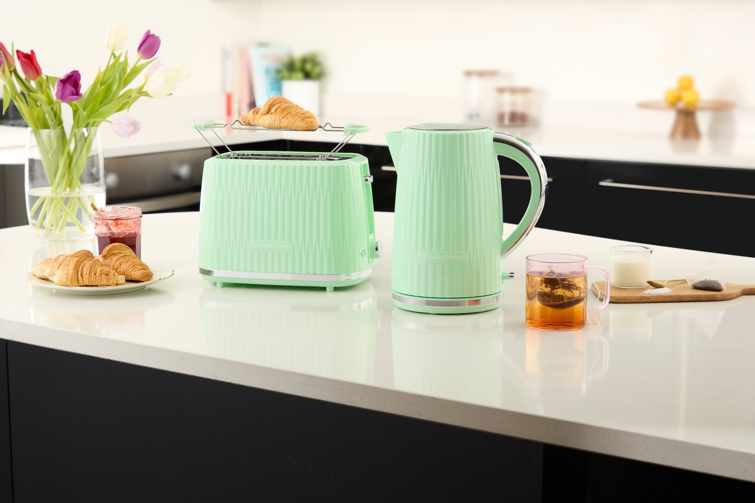 RUSSELL HOBBS Wasserkocher »Eden 27364-70 Pistazie«, 1,7 l, 2400 W, Edelstahlakzente, herausnehmbarer Kalkfilter