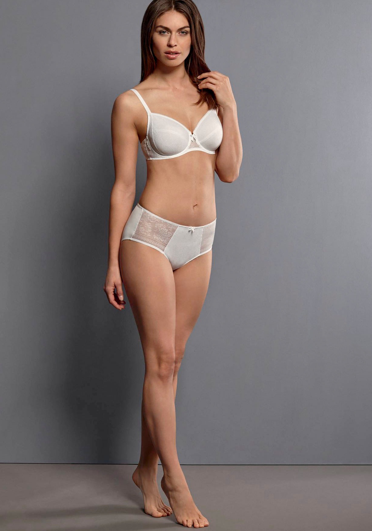 Thumbnail - 60 Bügel-BH "Fleur" florale Spitze, weich, feminin, verstellbare Träger, mit Bügel