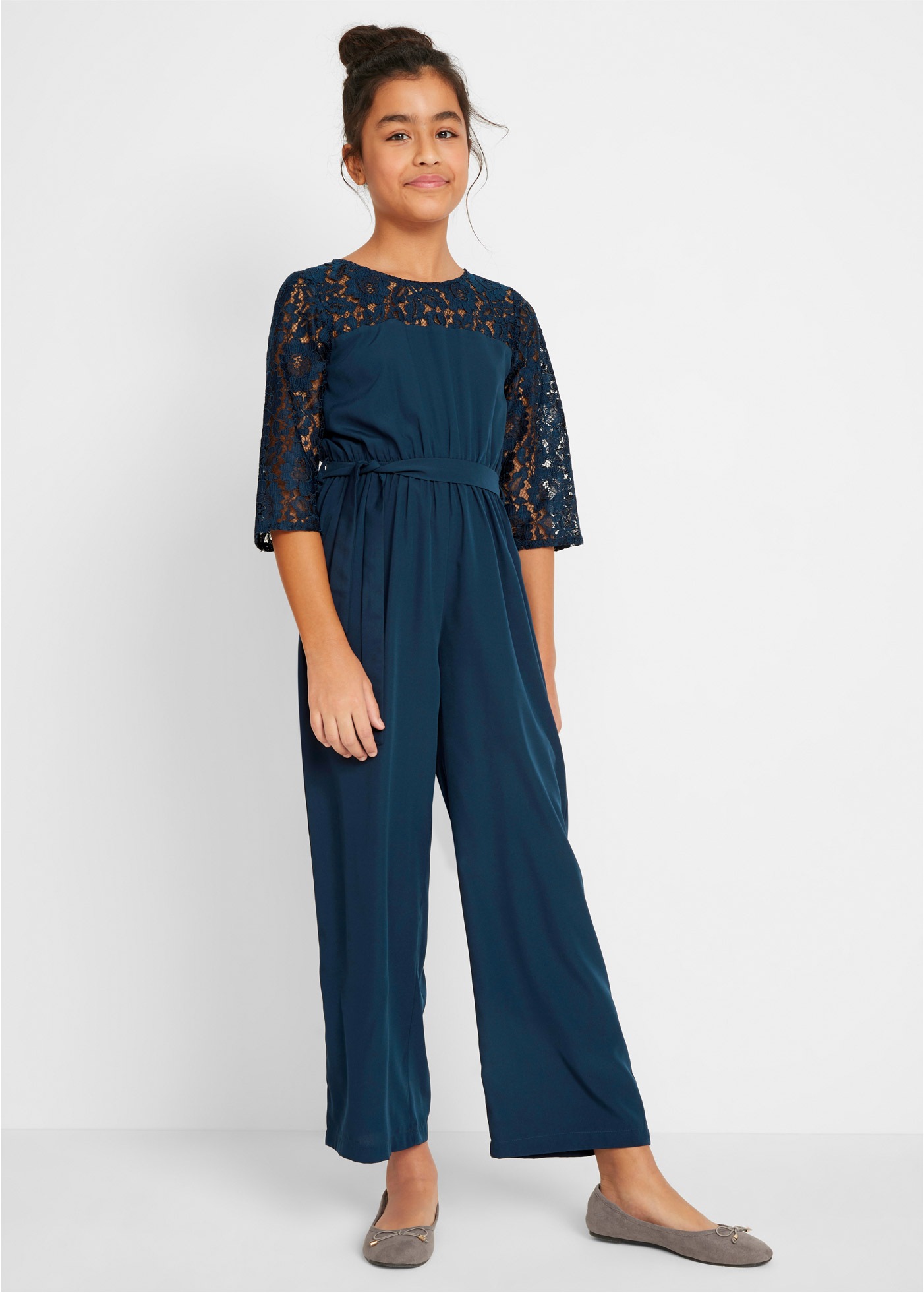 Jumpsuit BONPRIX, Mädchen, Gr. 134, N-Gr, dunkelblau, Obermaterial: 100% Polyester. Futter: 100% Polyester. Spitze: 100% Polyester, festlich, regular fit, Overalls Jumpsuit, für festliche Anlässe, mit Bindegürtel in der Taille, weite Hose