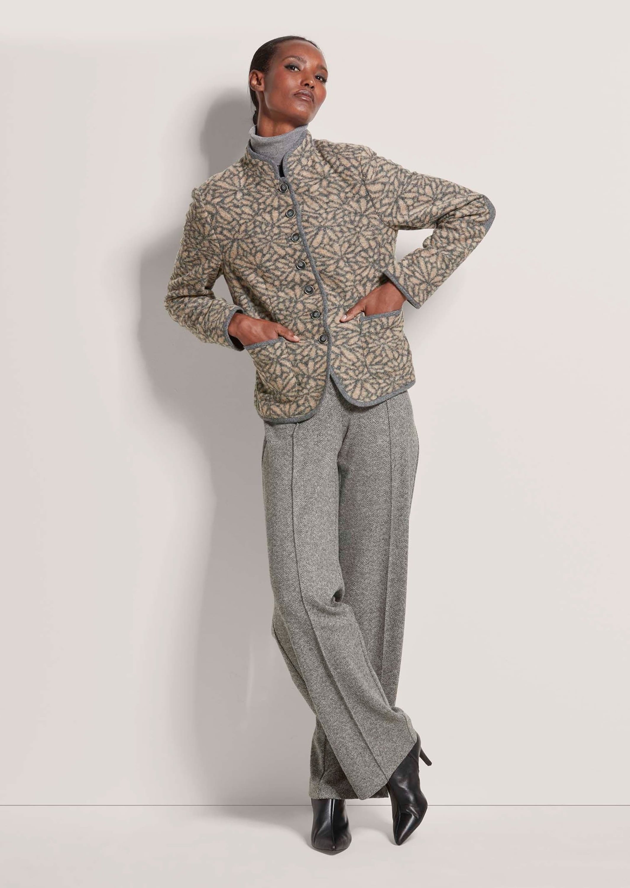 MADELEINE Kurzblazer »Kurzblazer Verkürzter Wollblazer mit Stehkragen, Taschen«