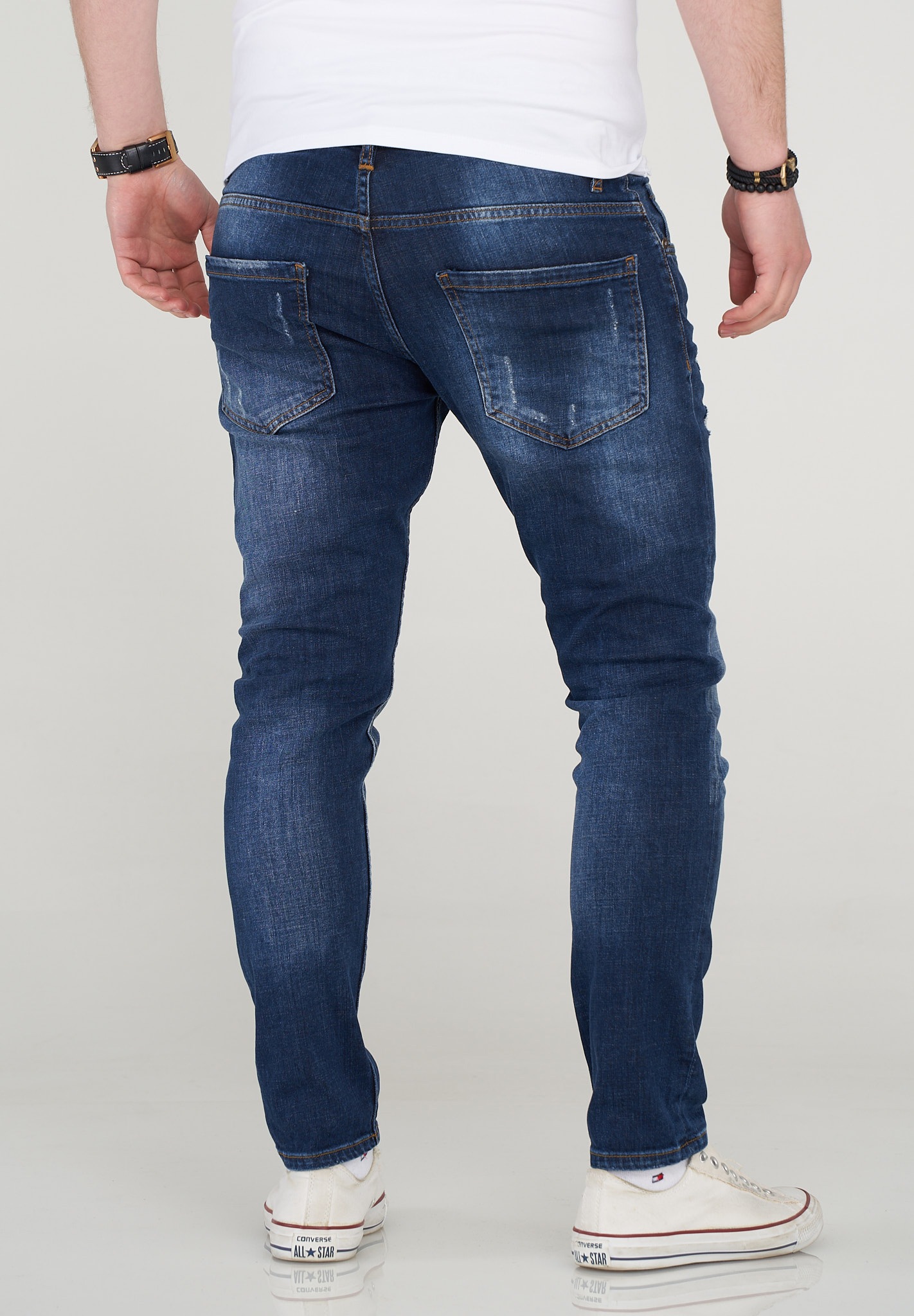 behype Slim-fit-Jeans »ELEAN«, mit lässigen Used-Elementen