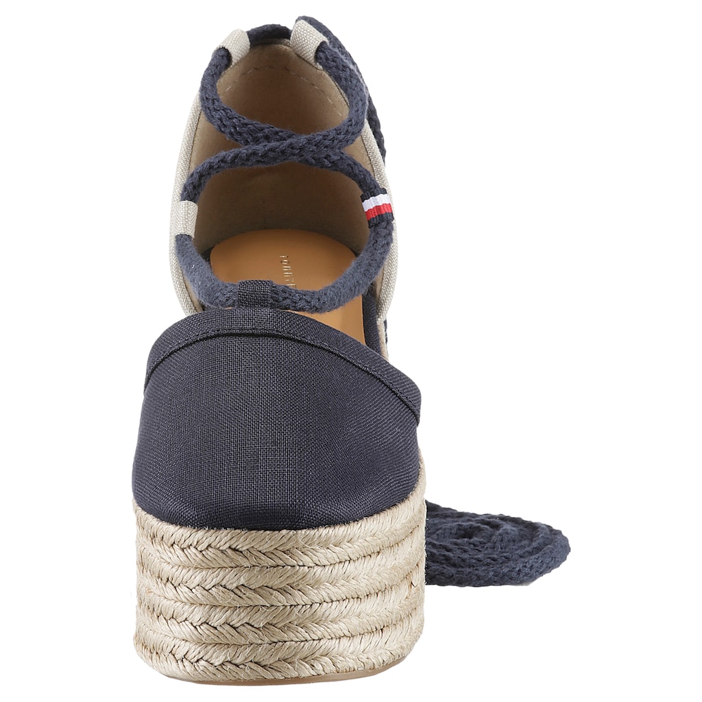 Tommy Hilfiger Espadrille »CLOSED TOE LINEN FLATFORM«, Sommerschuh, Keilabsatz, mit schöner Fesselschnürung