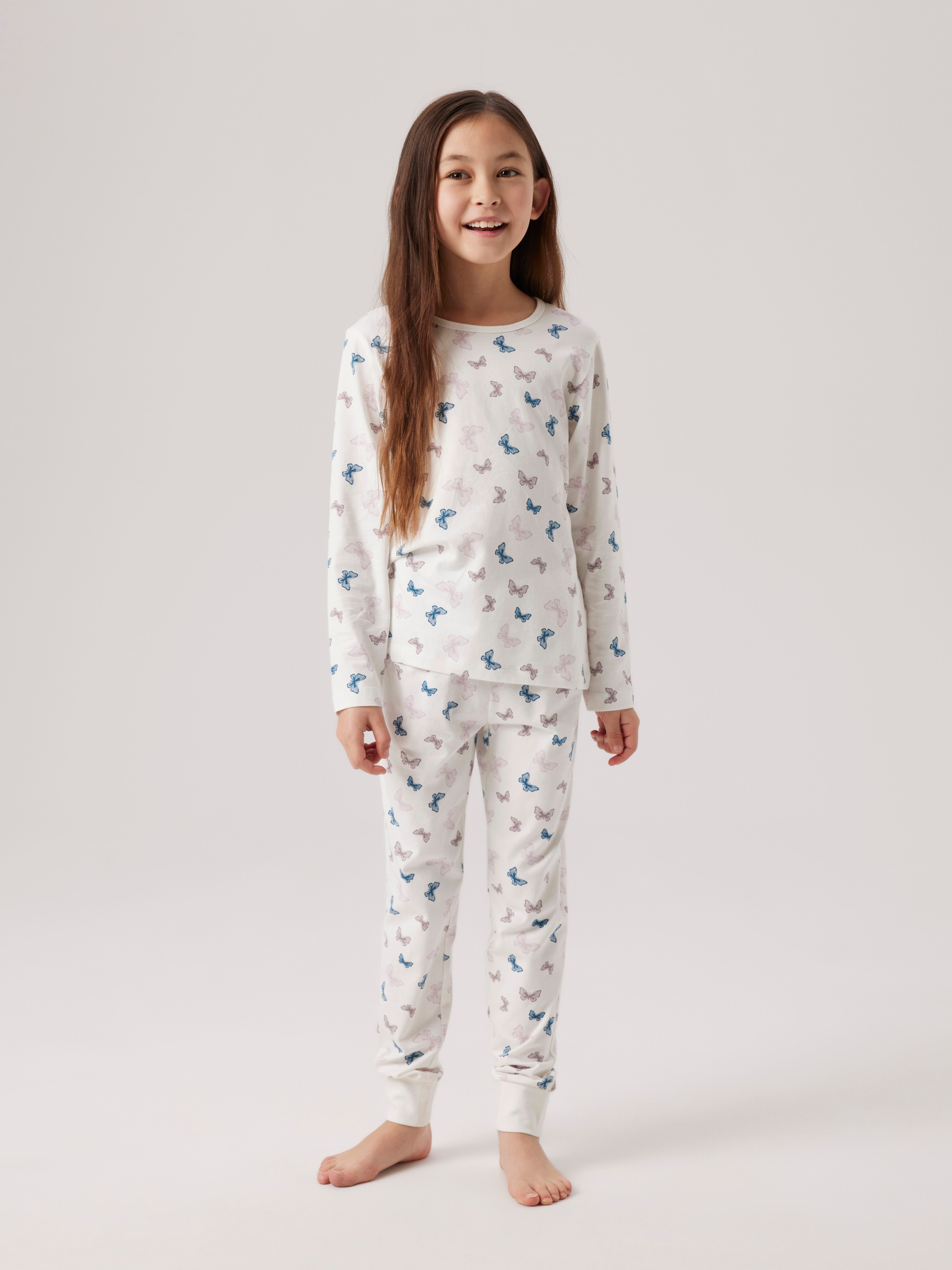 NAME IT Mädchen Schlafanzug "NKFNIGHTSET JET STREAM BUTTERFLY NOOS", Gr. 122, grün, Jersey, Obermaterial: 95% Baumwolle, 5% Elasthan, bedruckt,