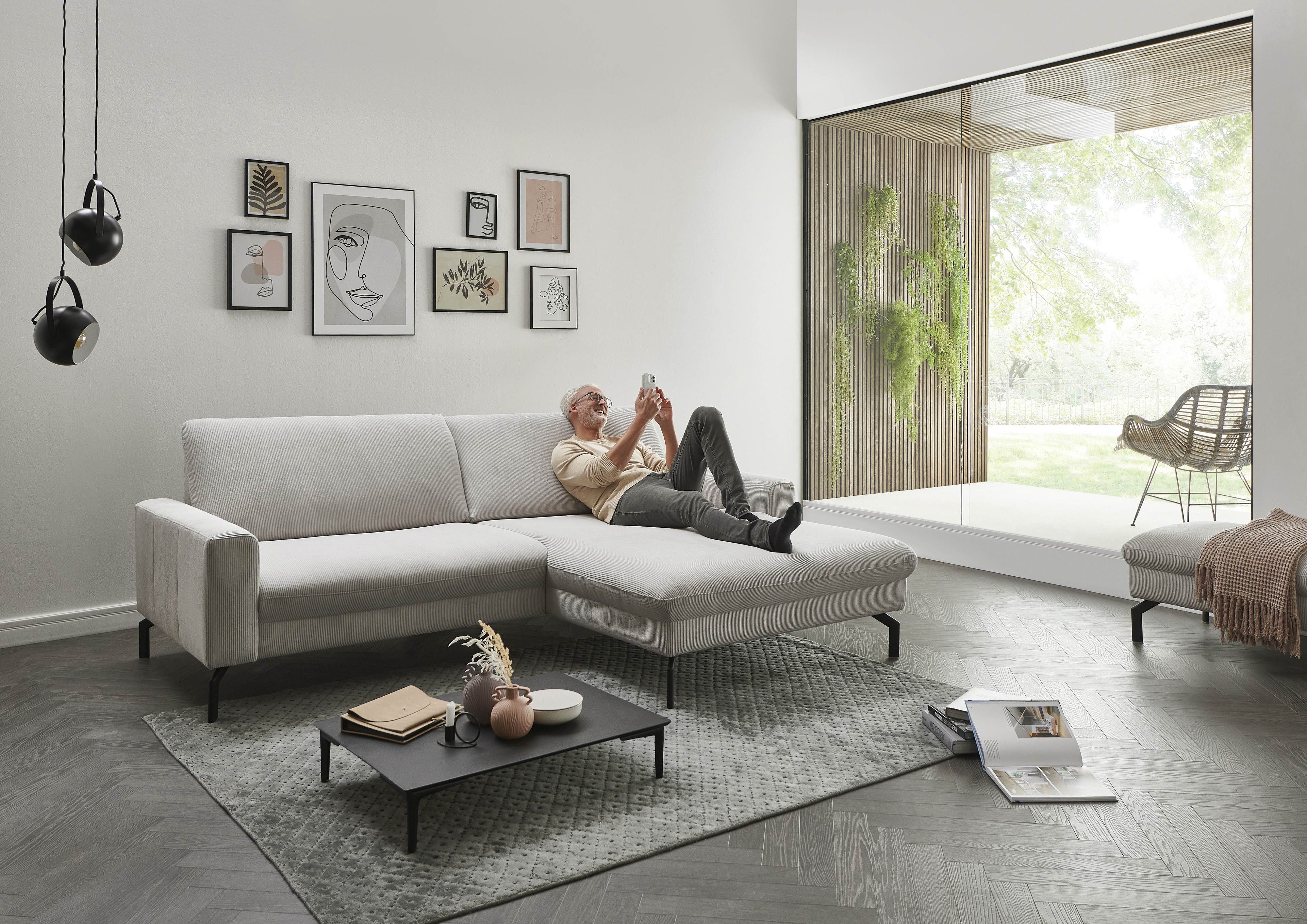 Die PlanBar Ecksofa "ZE-EM20028 L-Form, Breite 248 cm" wahlweise mit Kopfstützen und Sitztiefenverstellung