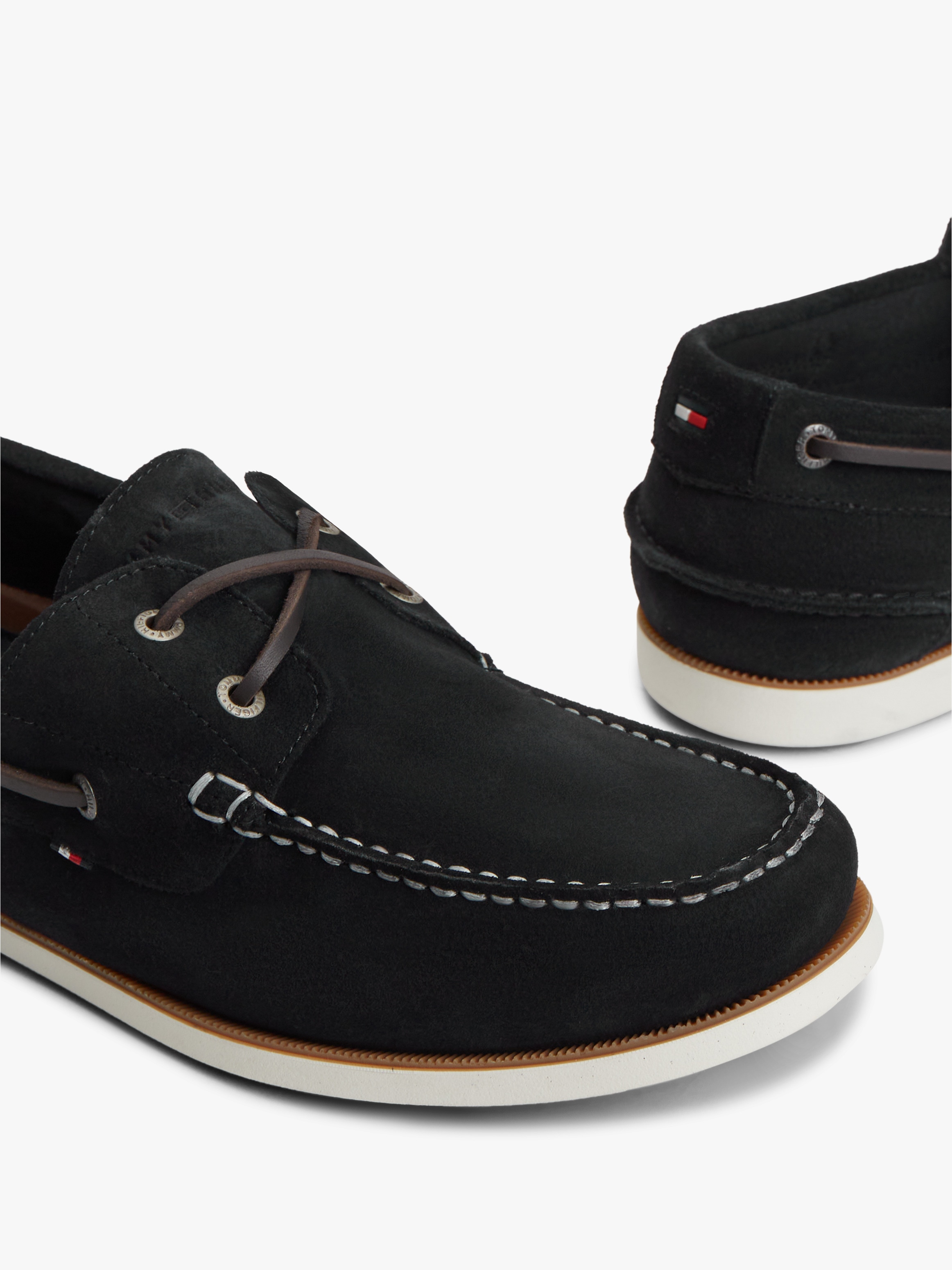 Tommy Hilfiger Bootsschuh »TH BOAT SHOE CORE SUEDE«  , Casualschuh, Freizeitschuh, Schnürer mit Bänder-Durchzügen