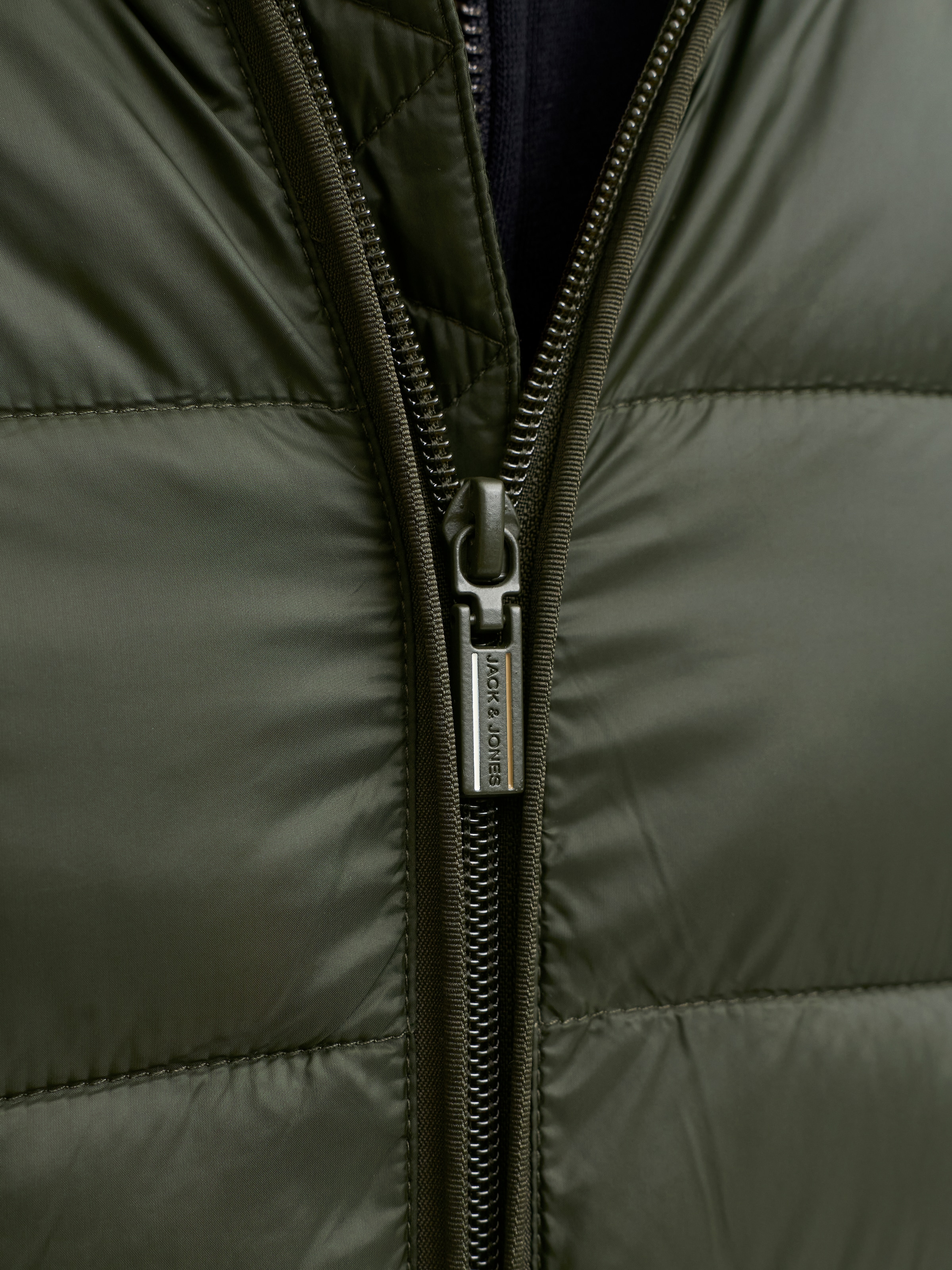 Jack & Jones Steppjacke »JJEKINGSLEY LIGHT PUFFER HOOD NOOS« mit Kapuze Kunstfaser, mit Kapuze