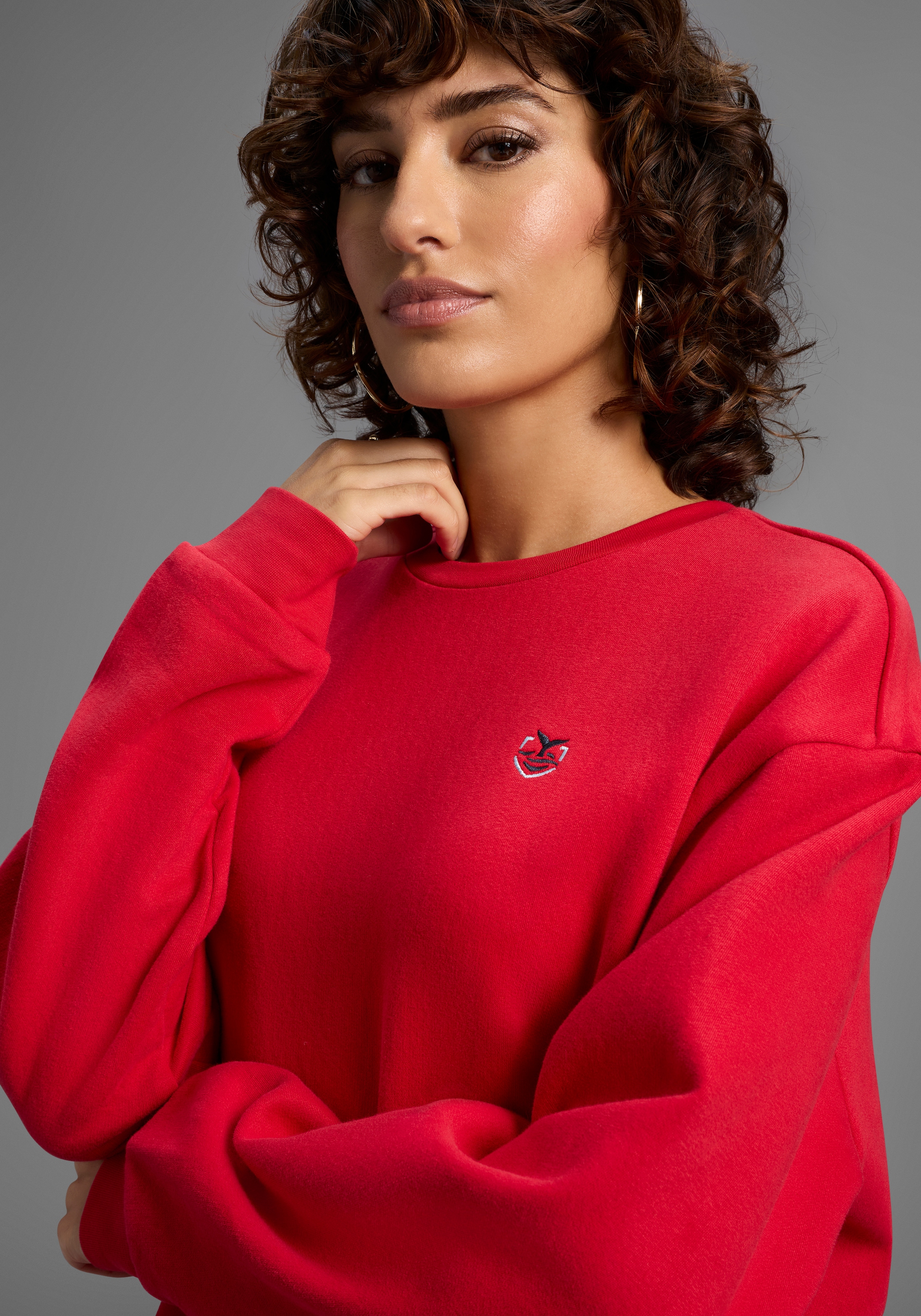 DELMAO Sweater, Angeraute Baumwollmischung mit Logostickerei auf der Brust