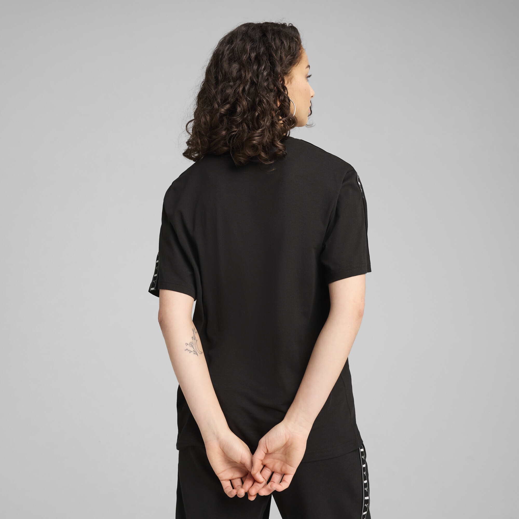PUMA T-Shirt »ESS TAPE Relaxed Fit T-Shirt Damen«