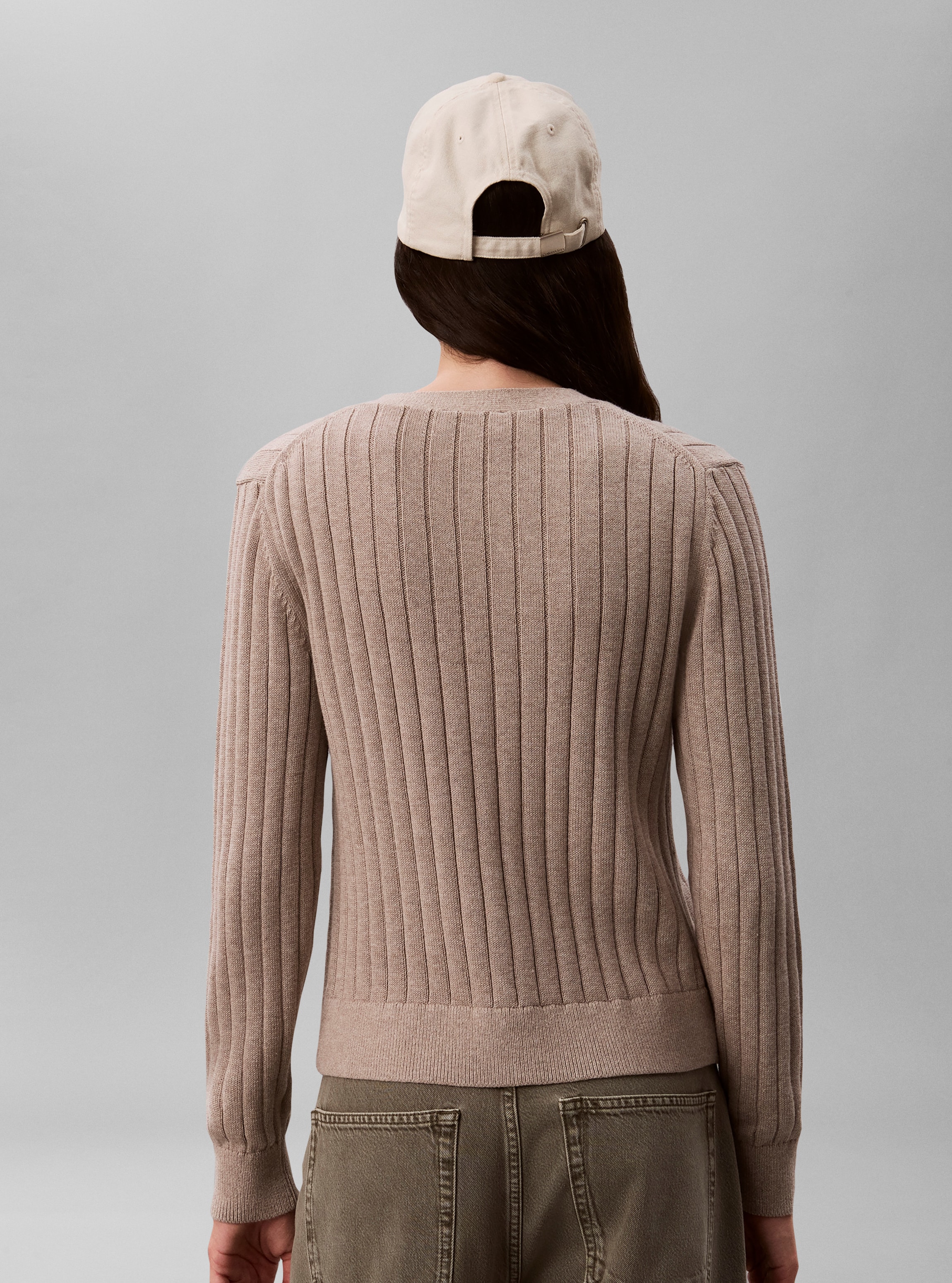 Calvin Klein Jeans V-Ausschnitt-Pullover »WOVEN LABEL CARDIGAN« Regular fit mit V-Ausschnitt