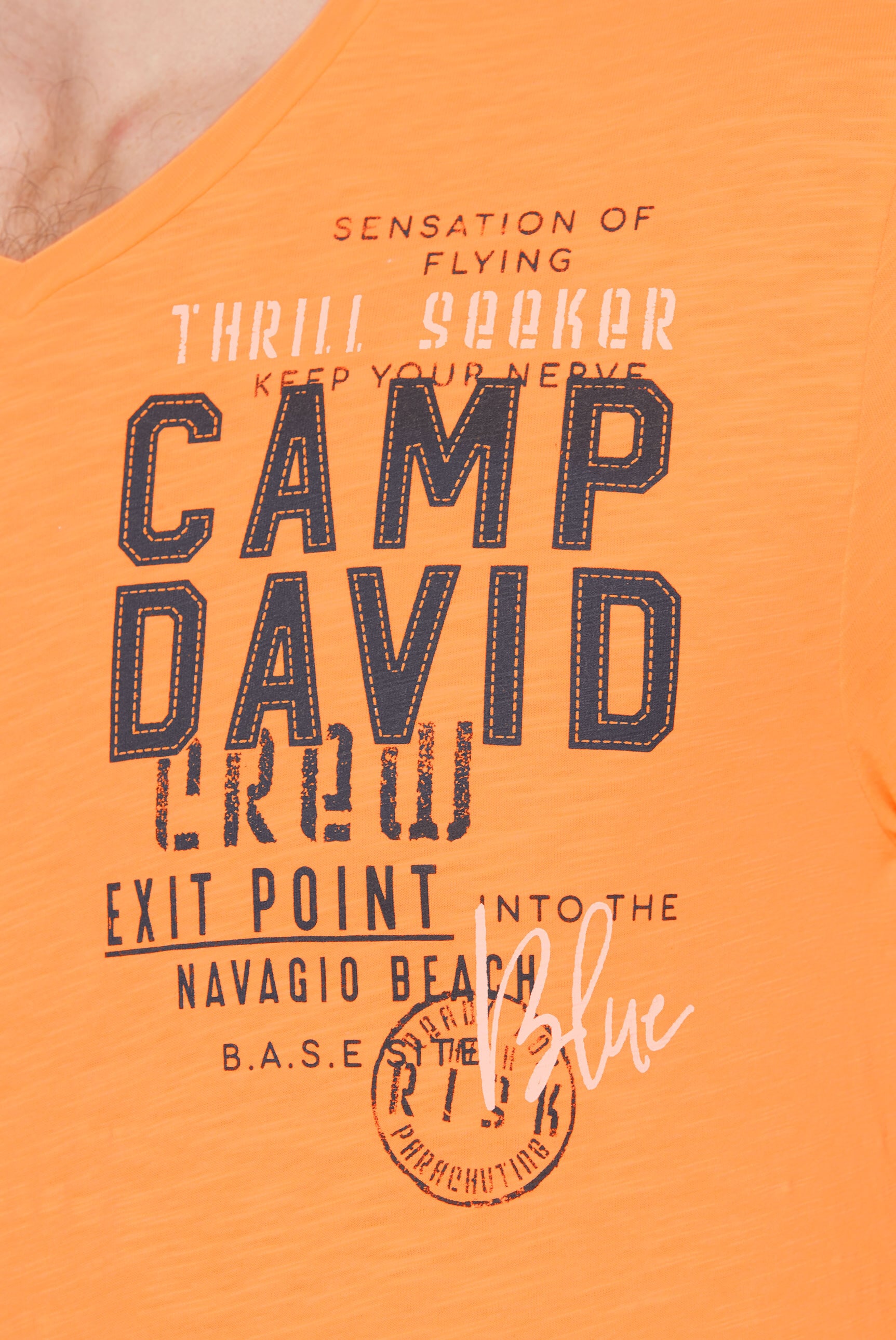 CAMP DAVID V-Shirt, mit maskulinem V-Ausschnitt