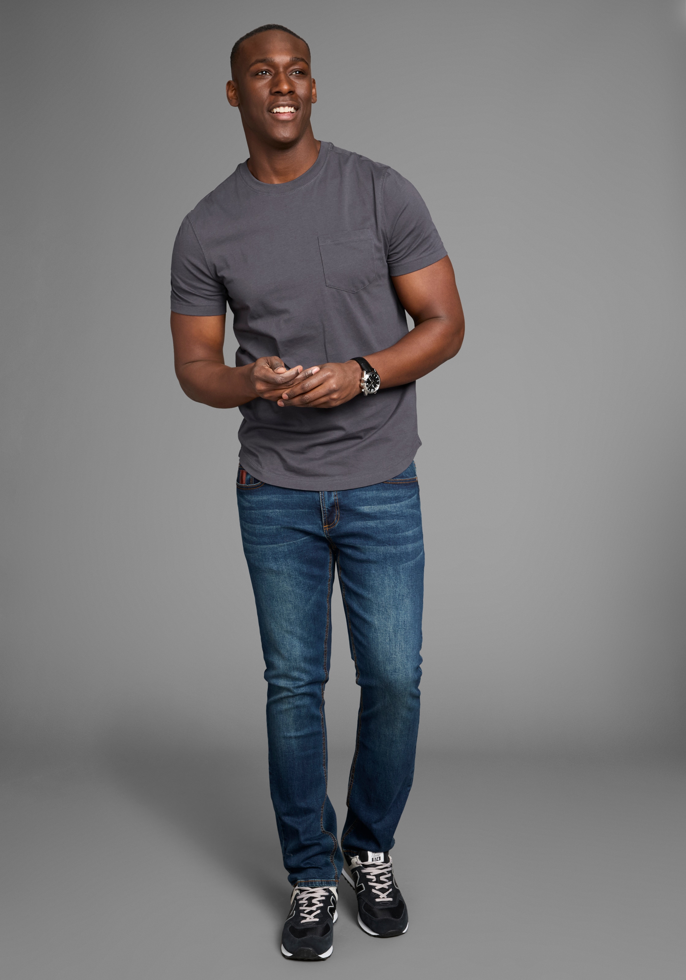 Bruno Banani Longshirt, mit abgerundetem Saum