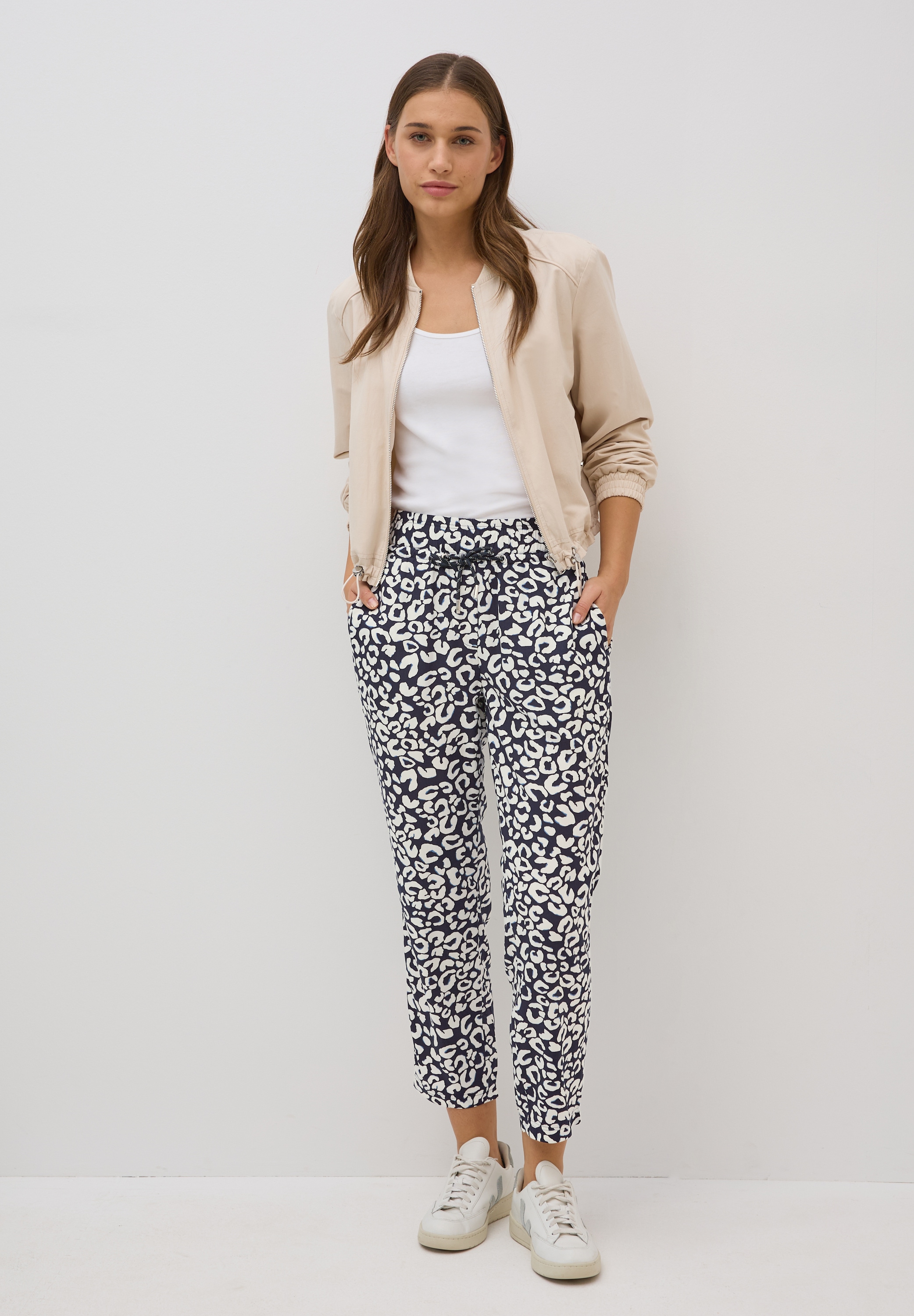 Cecil Sweathose, Middle Waist