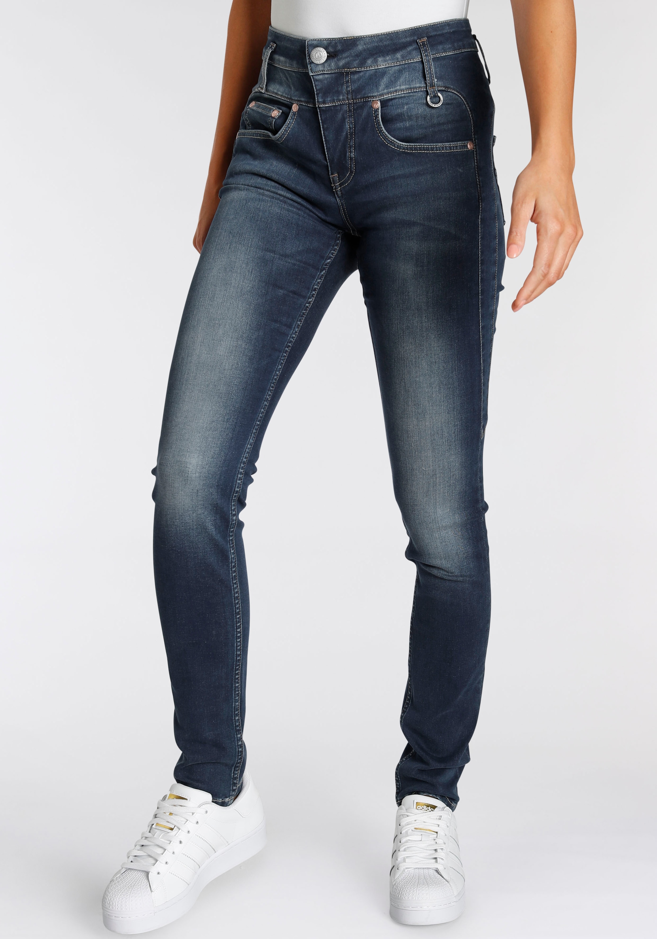 Slim-fit-Jeans »SHARP SLIM REUSED DENIM«, Nachhaltige Premium-Qualität enthält...