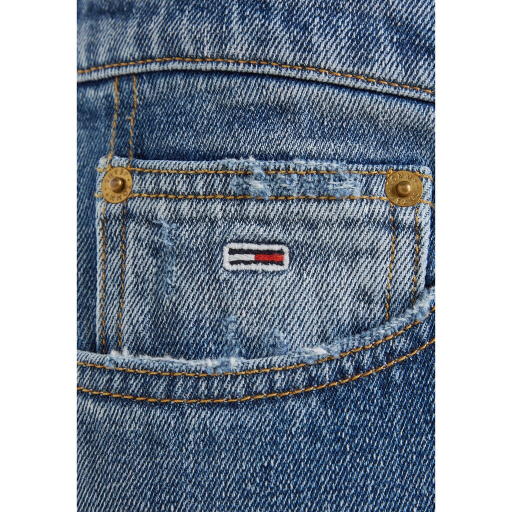 Tommy Jeans Dad-Jeans »DAD JEAN RGLR TPRD BG8032«, mit Destroyed-Effekten
