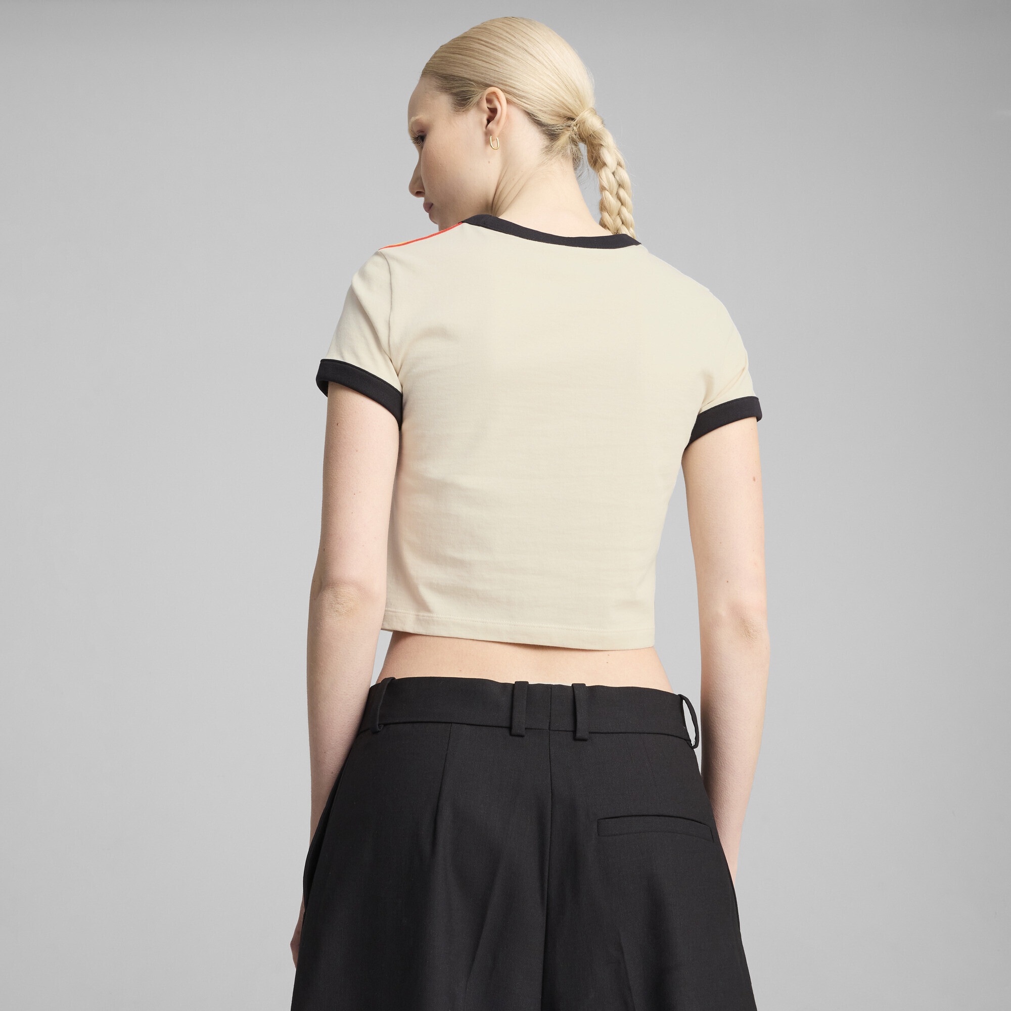 PUMA T-Shirt »EQUAL LOVE CONFEDERATION Kurzes figurbetontes T-Shirt mit Grafik«
