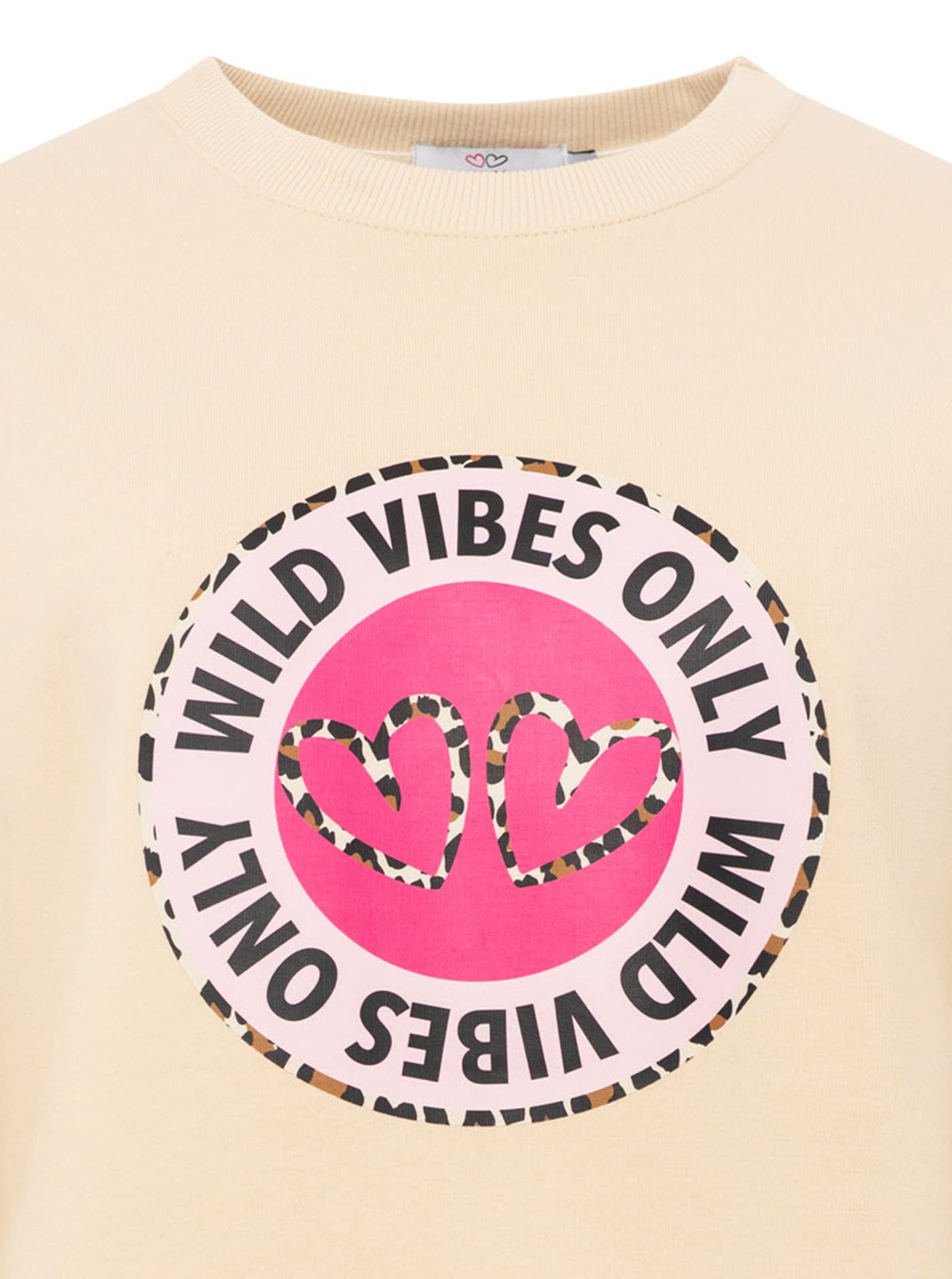 Zwillingsherz Hoodie »"Wild Vibes"«, Rundhals, runder Druck mit Leomuster und Schriftzug
