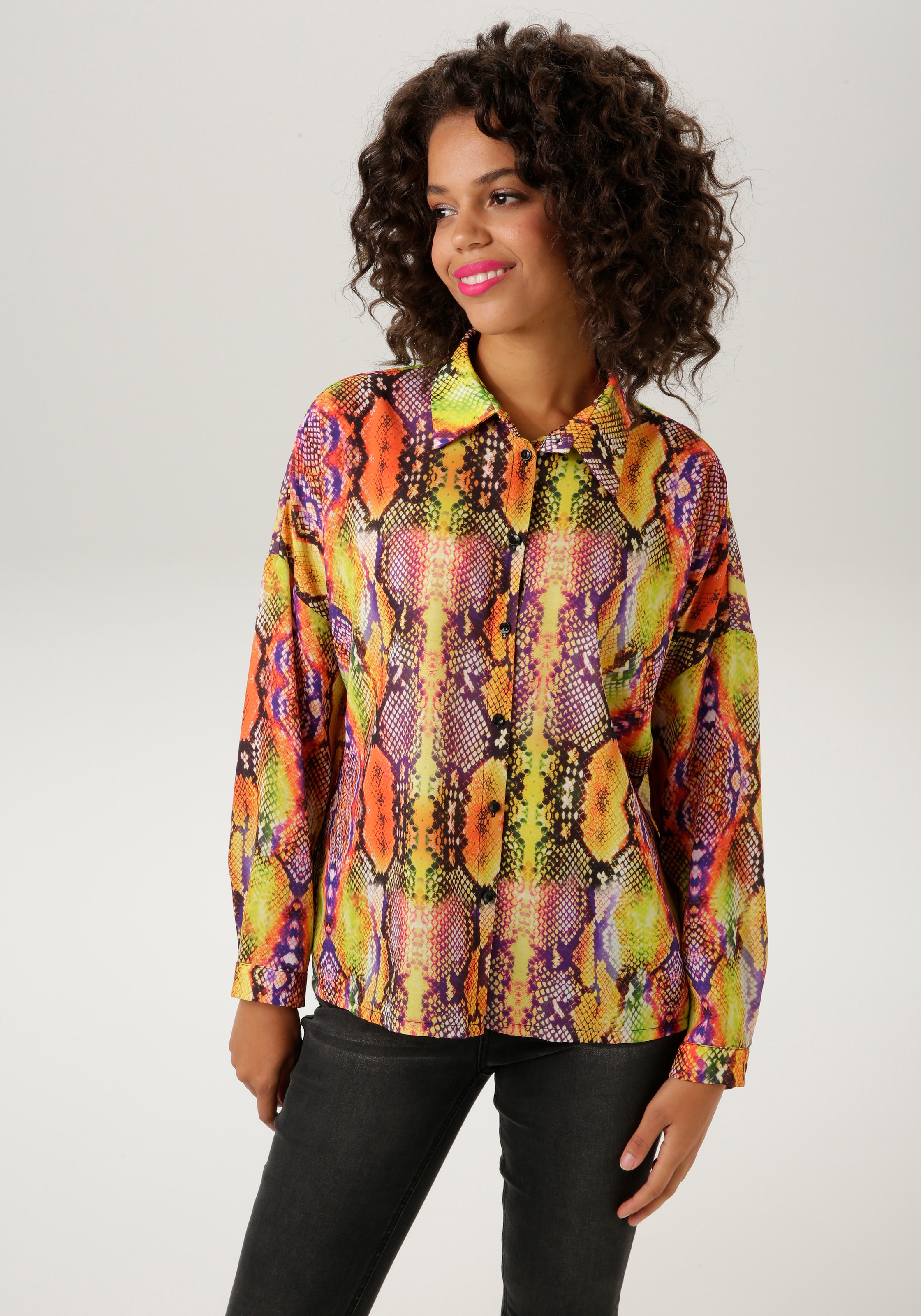 Aniston CASUAL Hemdbluse, mit - farbenfrohem KOLLEKTION bestellen BAUR | NEUE Schlangendruck