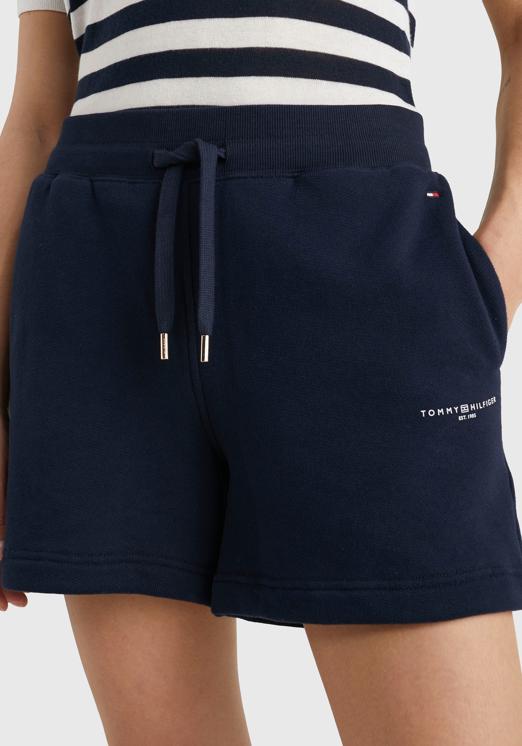 Tommy Hilfiger Sweatshorts "1985 MINI CORP LOGO TERRY SHORTS", mit Eingriff günstig online kaufen