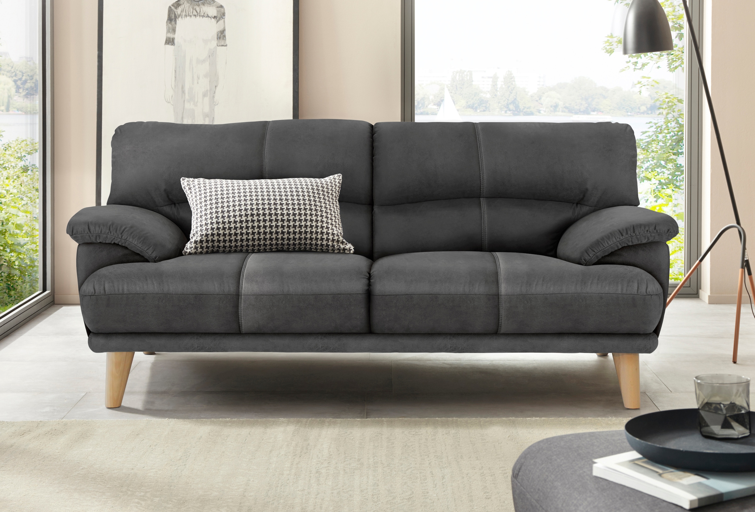 TRENDMANUFAKTUR 3-Sitzer »Cecilia, Sofa in italienischem Design«, mit tollem Sitzkomfort, extrabequeme Armlehnen, Holzfüße