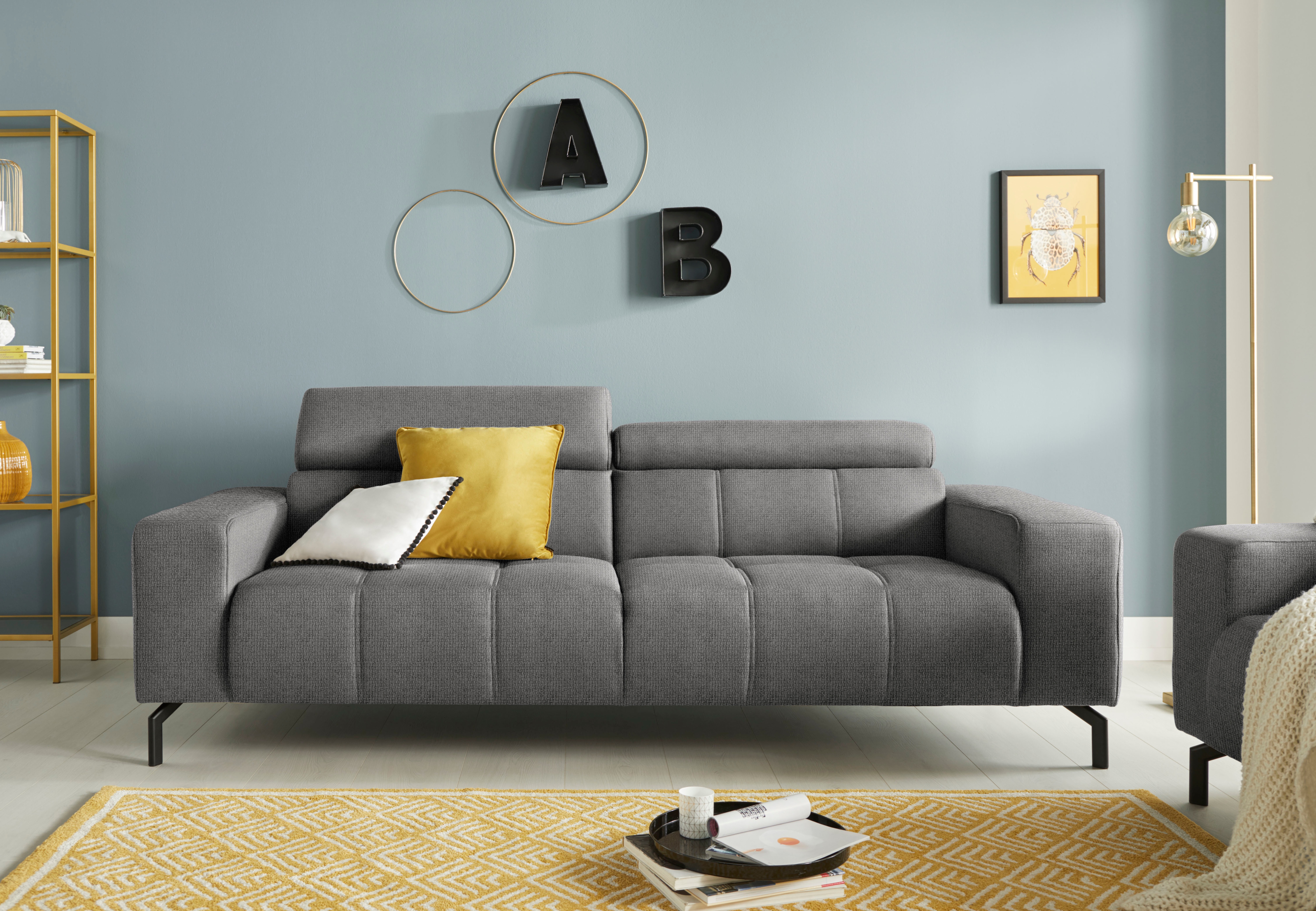 DOMO collection 2,5-Sitzer "Cunelli, moderne Sitznähte als Designelement, fester Sitzkomfort" whlw. verstellbare Kopfteile, passend für gängige Saugroboter