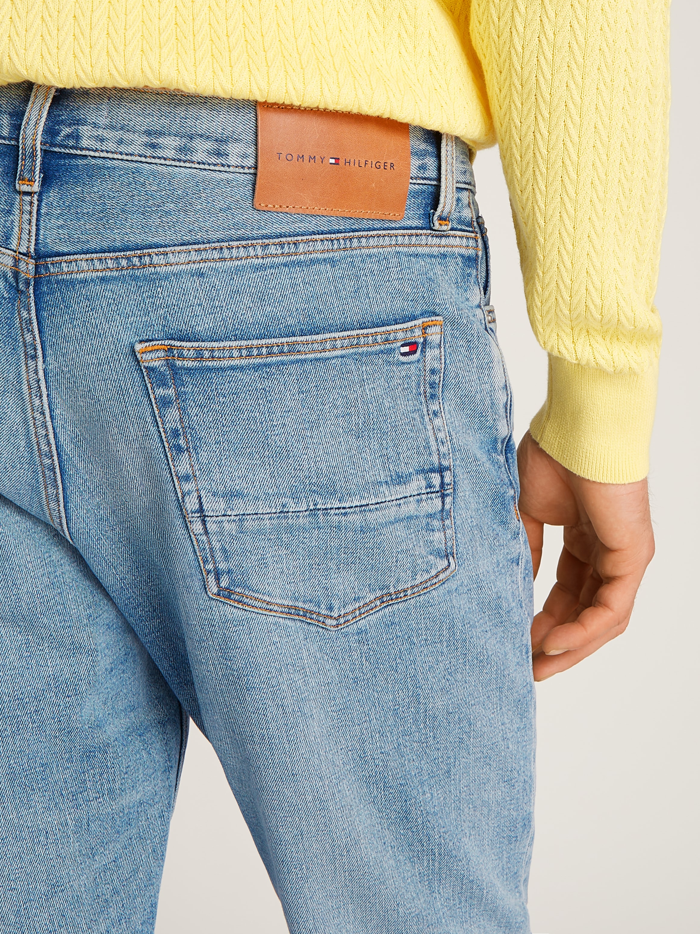 Tommy Hilfiger Straight-Jeans in blauer Waschung
