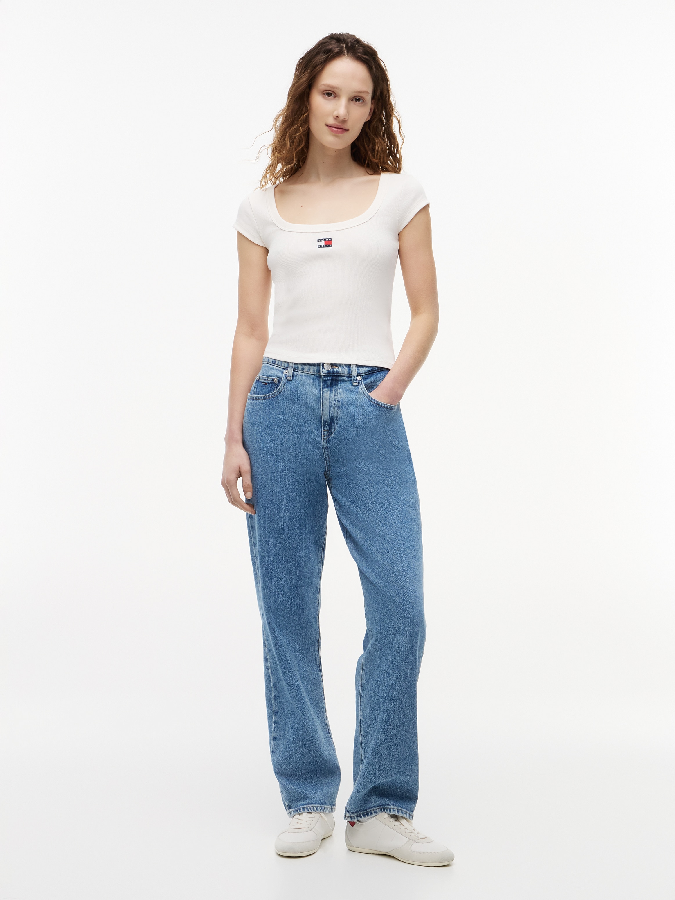 Tommy Jeans Kurzarmshirt »TJW SLIM RIB BADGE TEE EXT« Baumwollmischung, slim fit, in gerippter Struktur