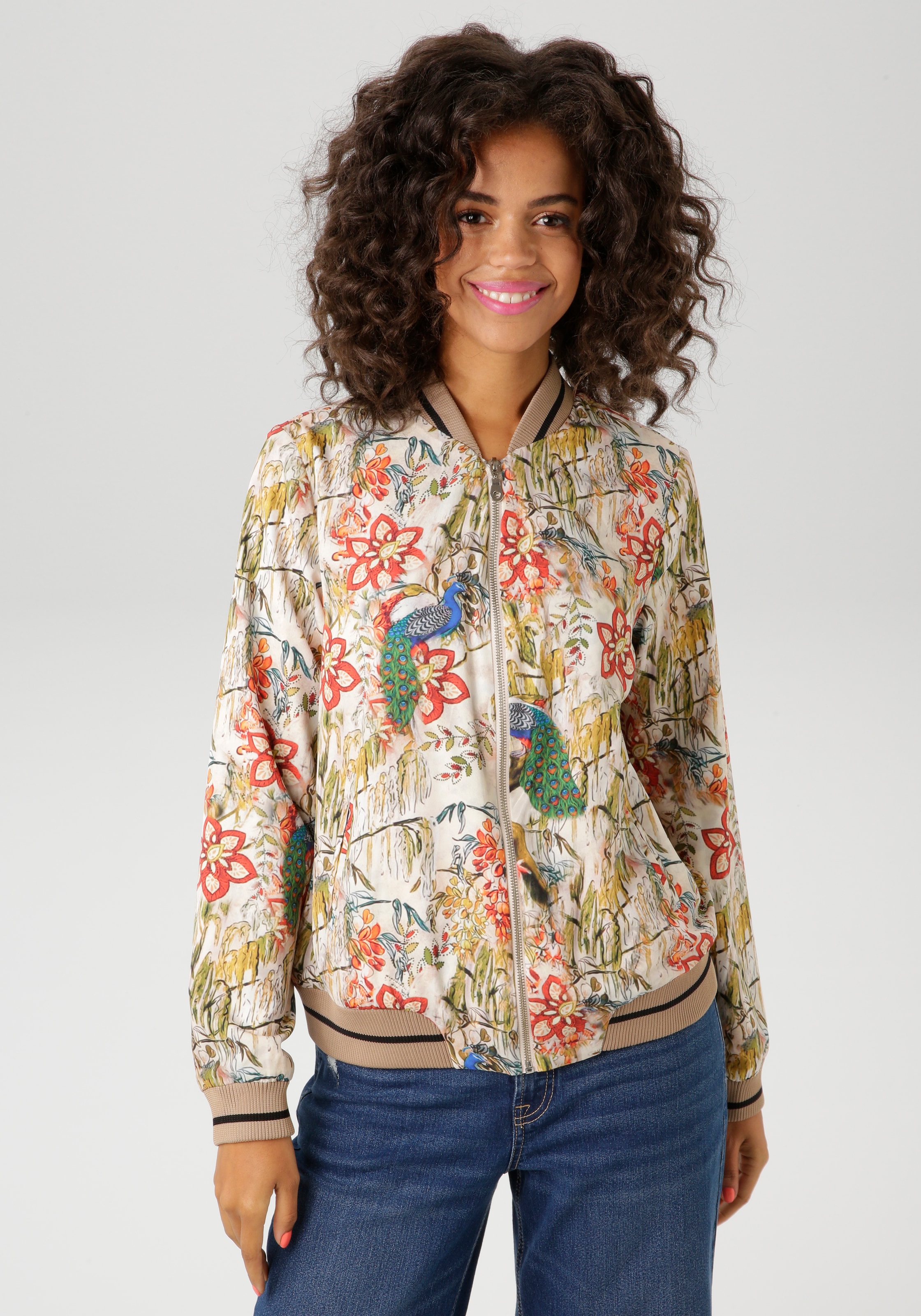 Aniston CASUAL Blouson, mit farbenfrohen Pfauen und Blumen bedruckt - NEUE KOLLEKTION