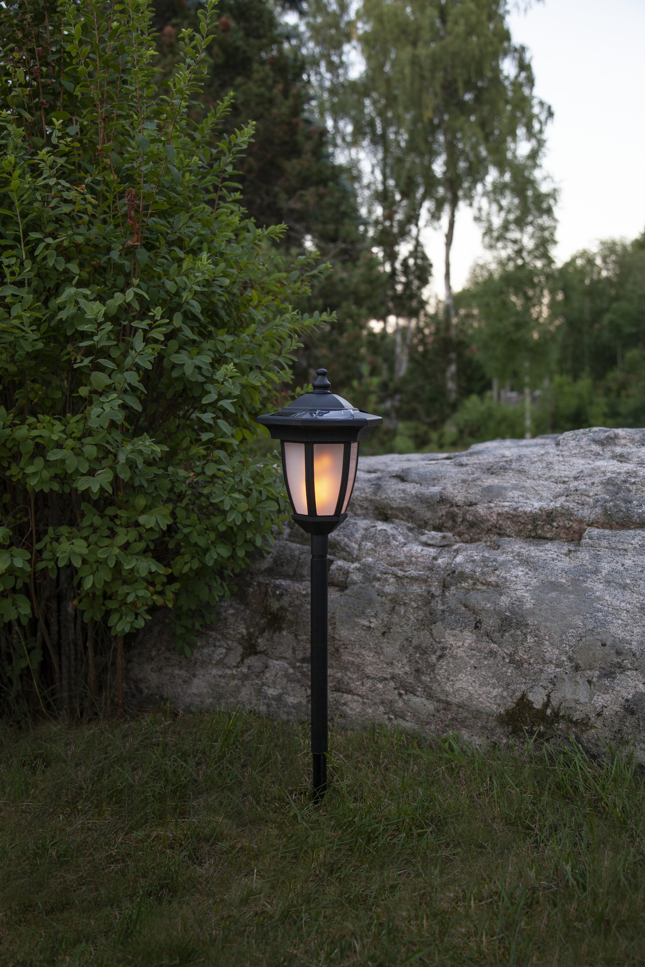 Parforce Traditional Hunting LED Solarleuchte »Solarlampe Flame« LED-Board 1 Stk. Extra-Warmweiß mit Flammen-Effekt als Hänge-, Tisch-, Boden- oder Wegleuchte