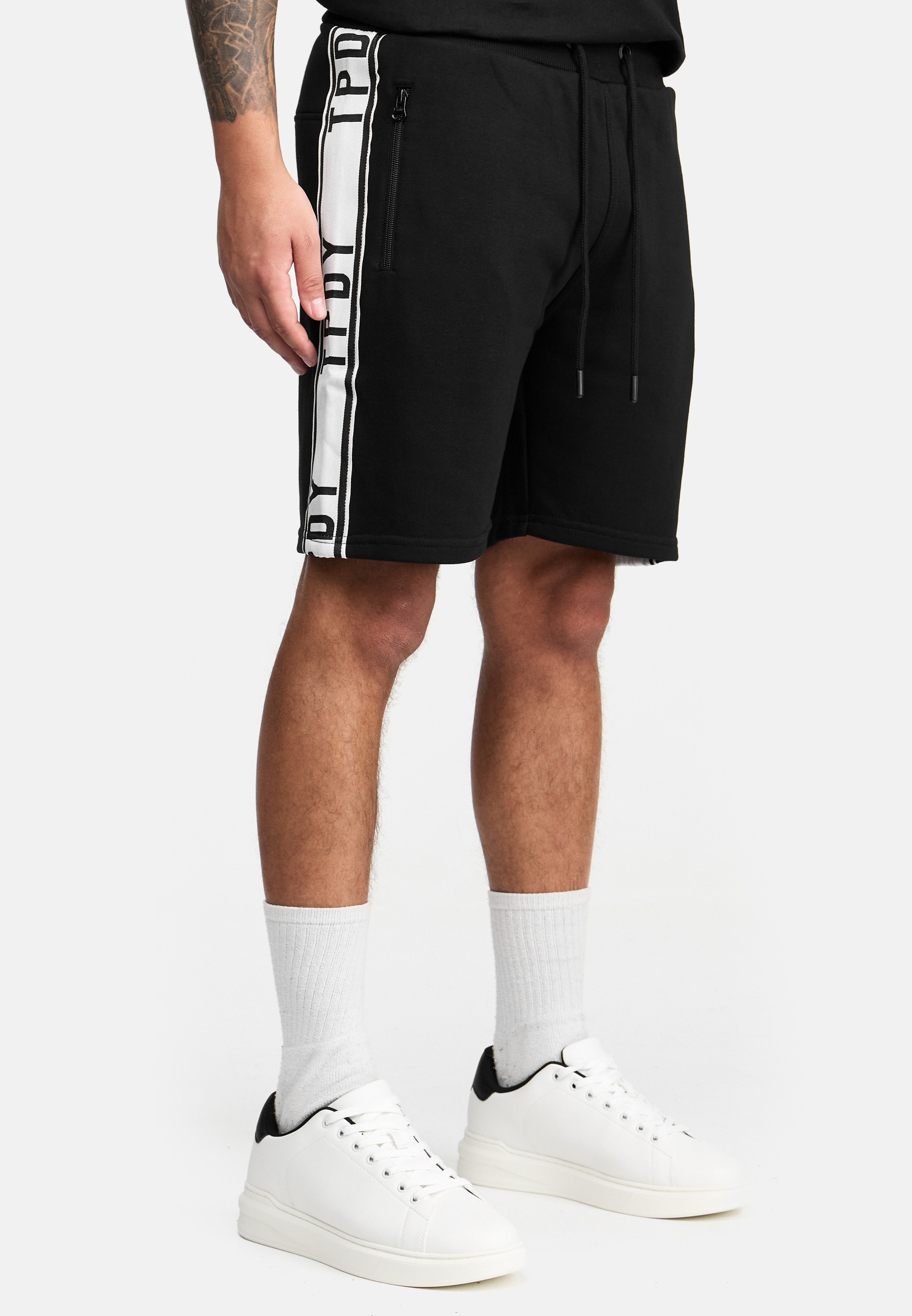trueprodigy Shorts "Benjamin Kontraststreifen in weiß mit Logo"