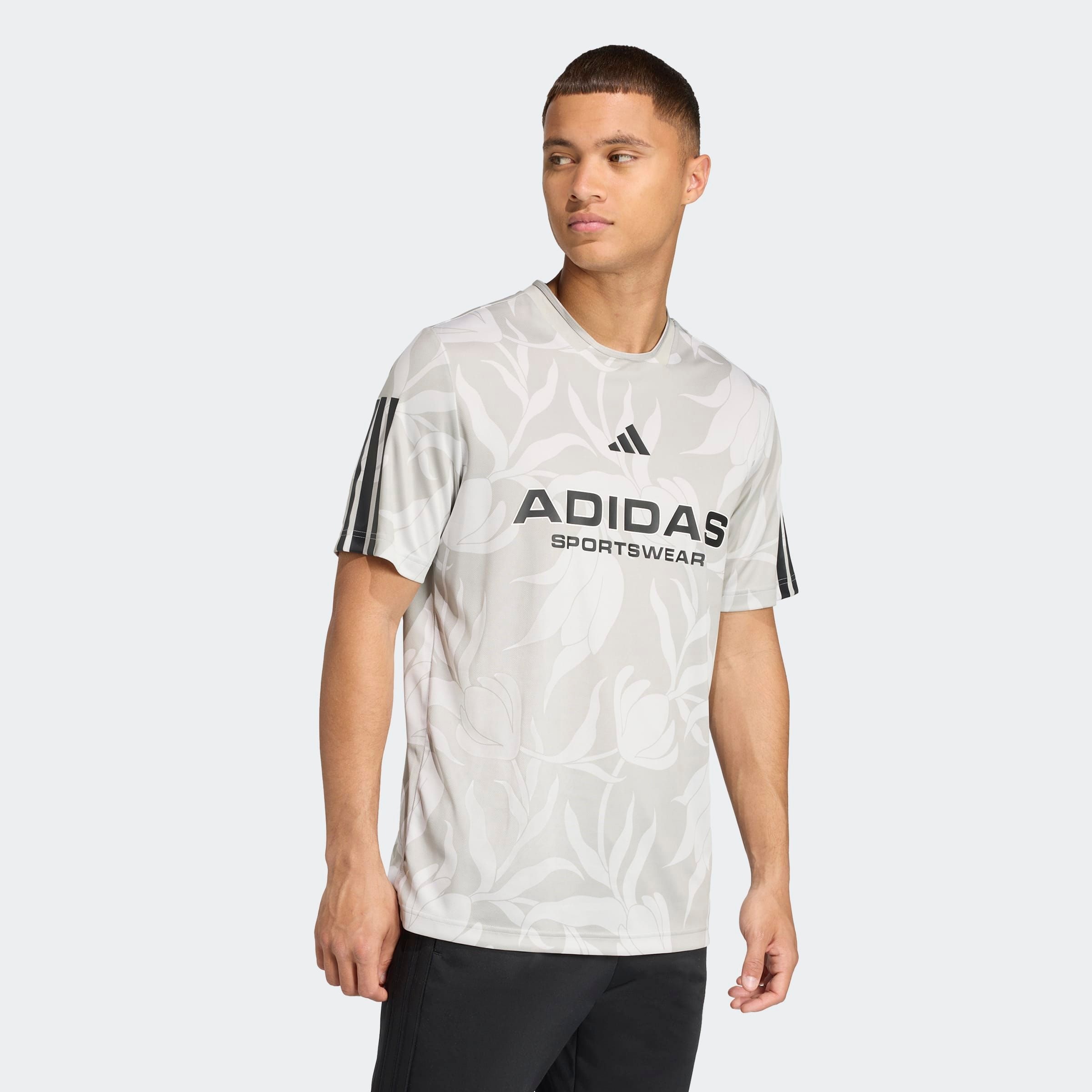 adidas Sportswear T-Shirt »COMMON GOAL« sportlicher Stil, mit Rundhalsausschnitt, Allover-Print