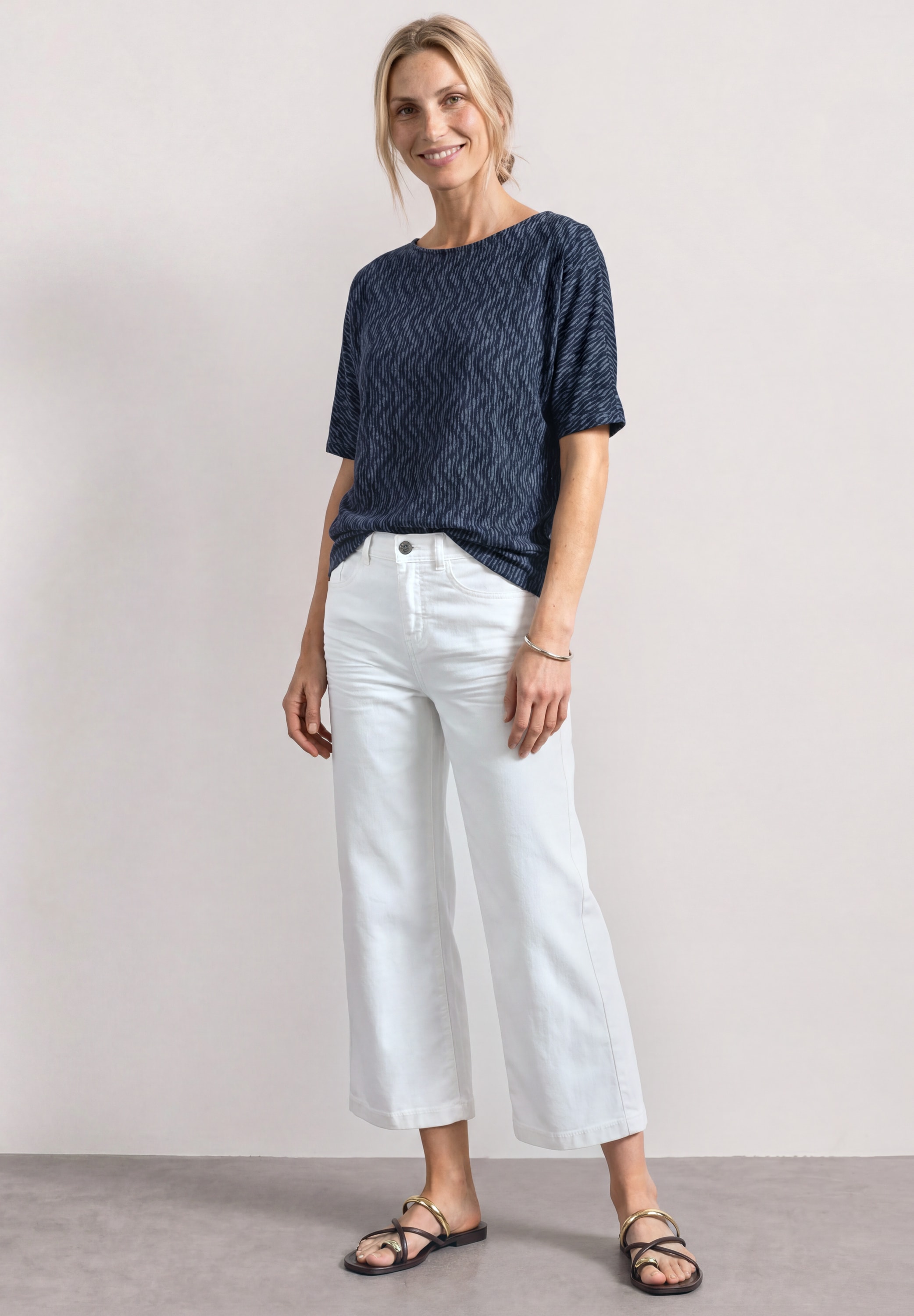 STREET ONE Rundhalsshirt Sommershirt mit ALlover-Muster und U-Boot-Ausschnitt