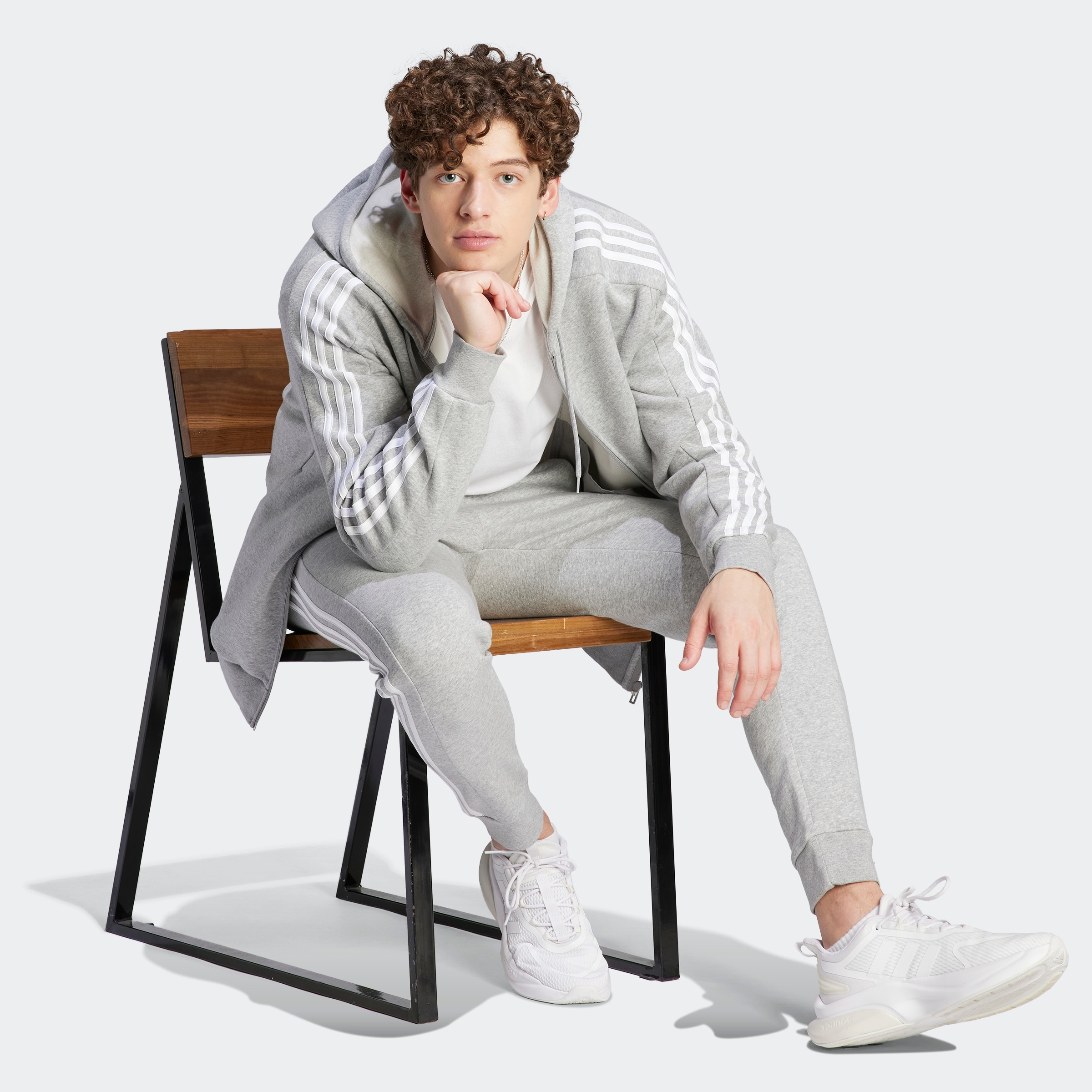 adidas Sportswear Kapuzensweatjacke »ESSENTIALS 3STREIFEN KAPUZENJACKE«, angenehmes Material aus Baumwollmix